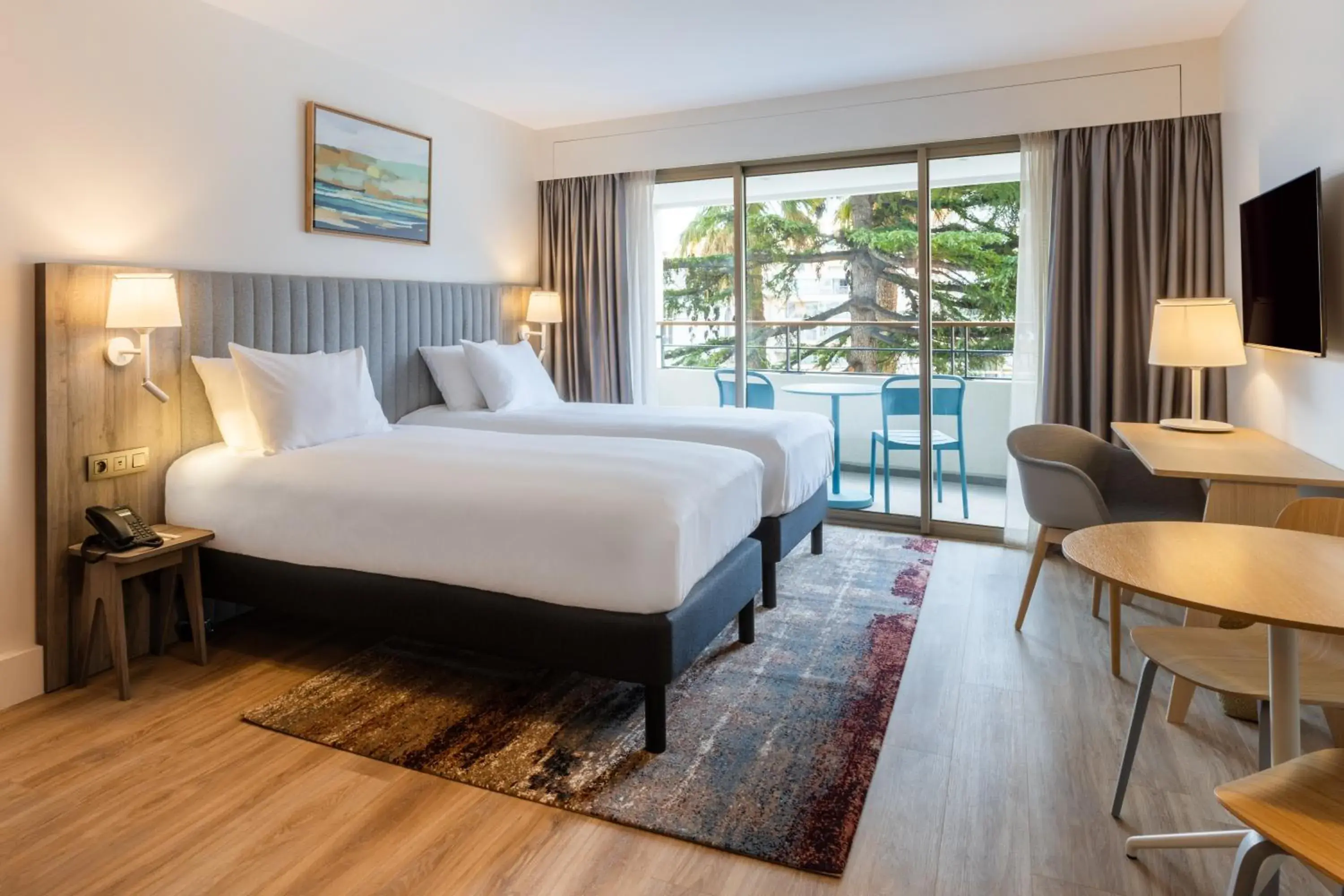 Bed in Staybridge Suites - Cannes Centre by IHG Bed in Staybridge Suites - Cannes Centre by IHG