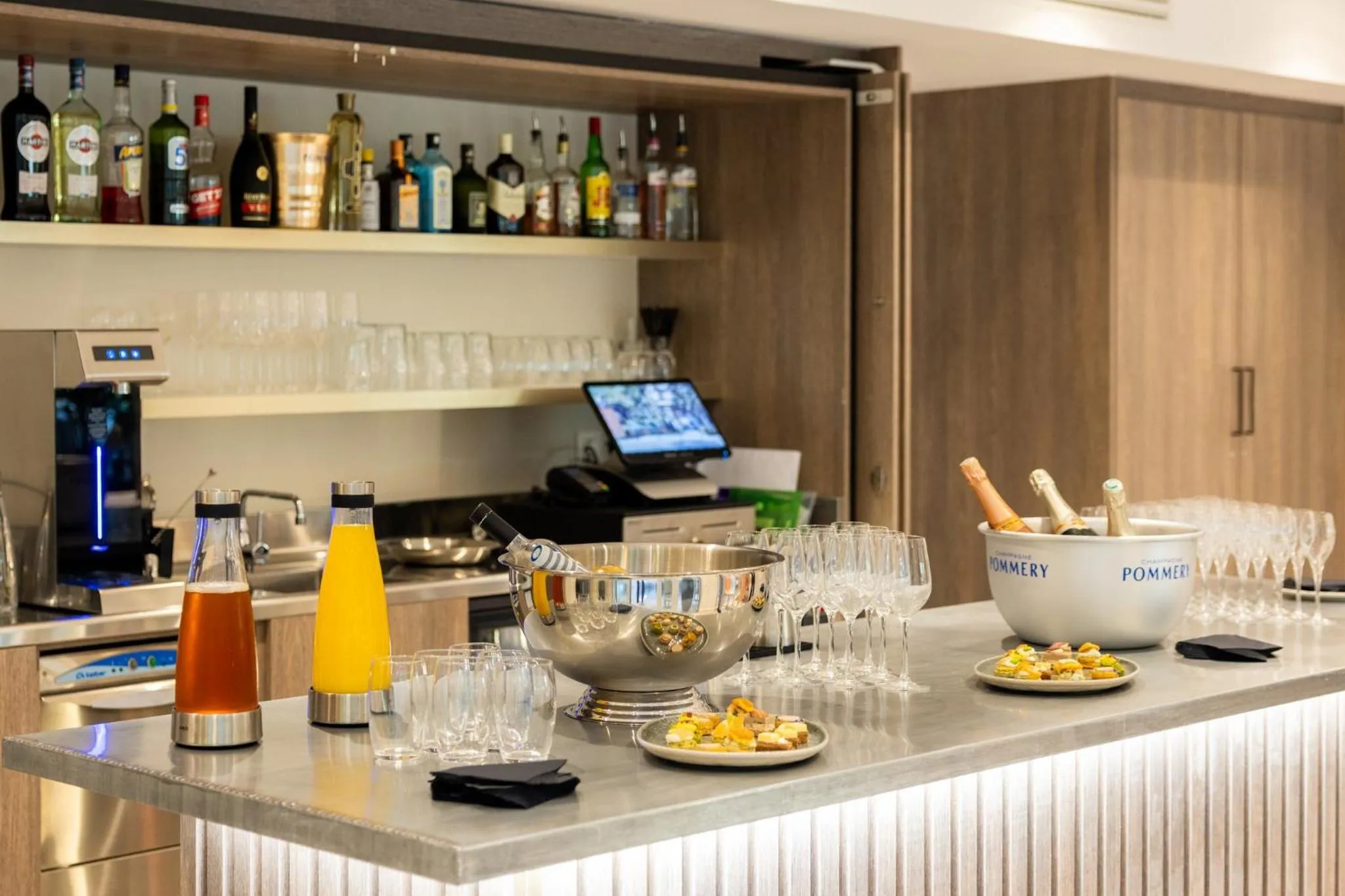 Lounge or bar in Staybridge Suites - Cannes Centre by IHG