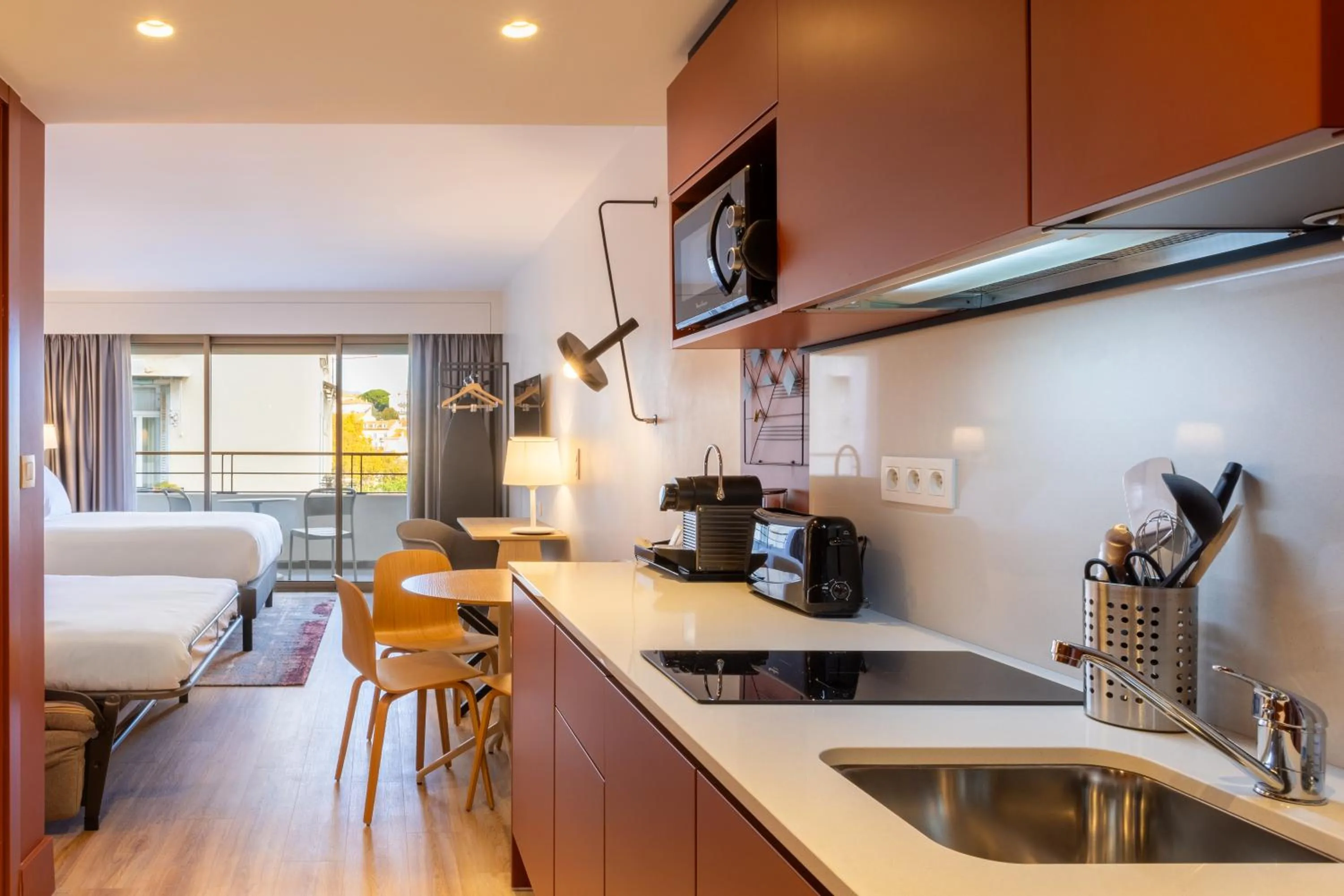 Kitchen or kitchenette, Bed in Staybridge Suites - Cannes Centre by IHG