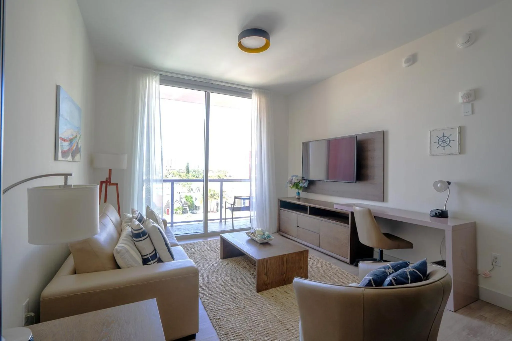 Communal lounge/ TV room in Global Rent Apart - Costa Hollywood
