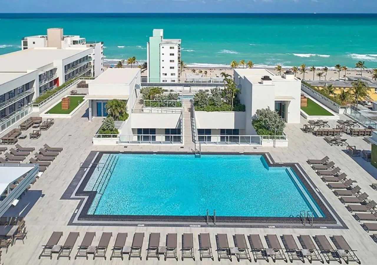 Bird's eye view in Global Rent Apart - Costa Hollywood