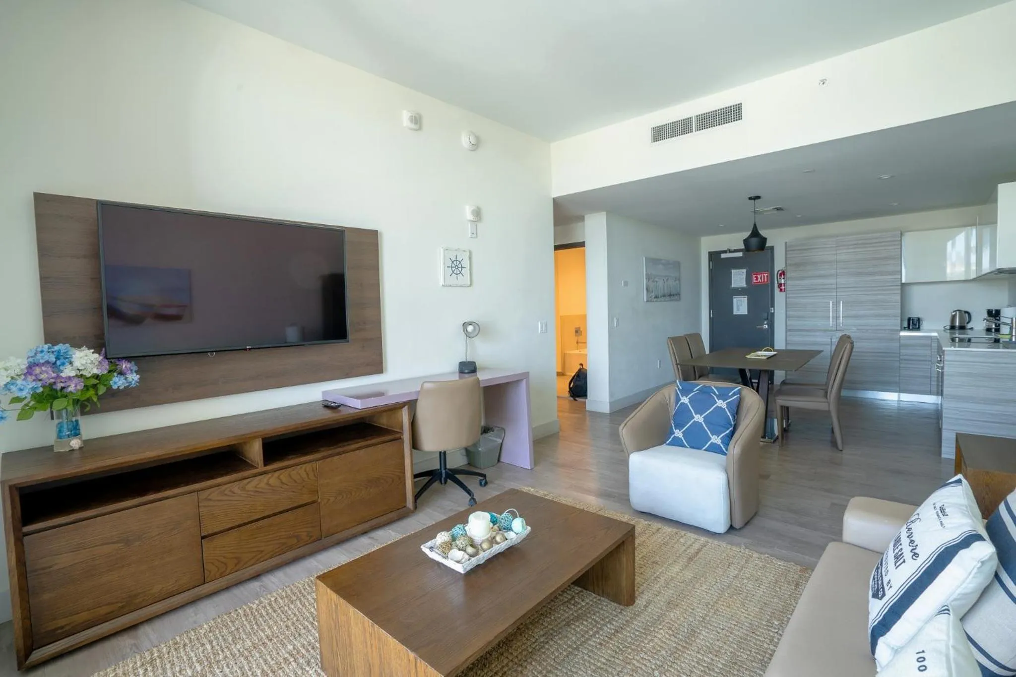TV and multimedia in Global Rent Apart - Costa Hollywood