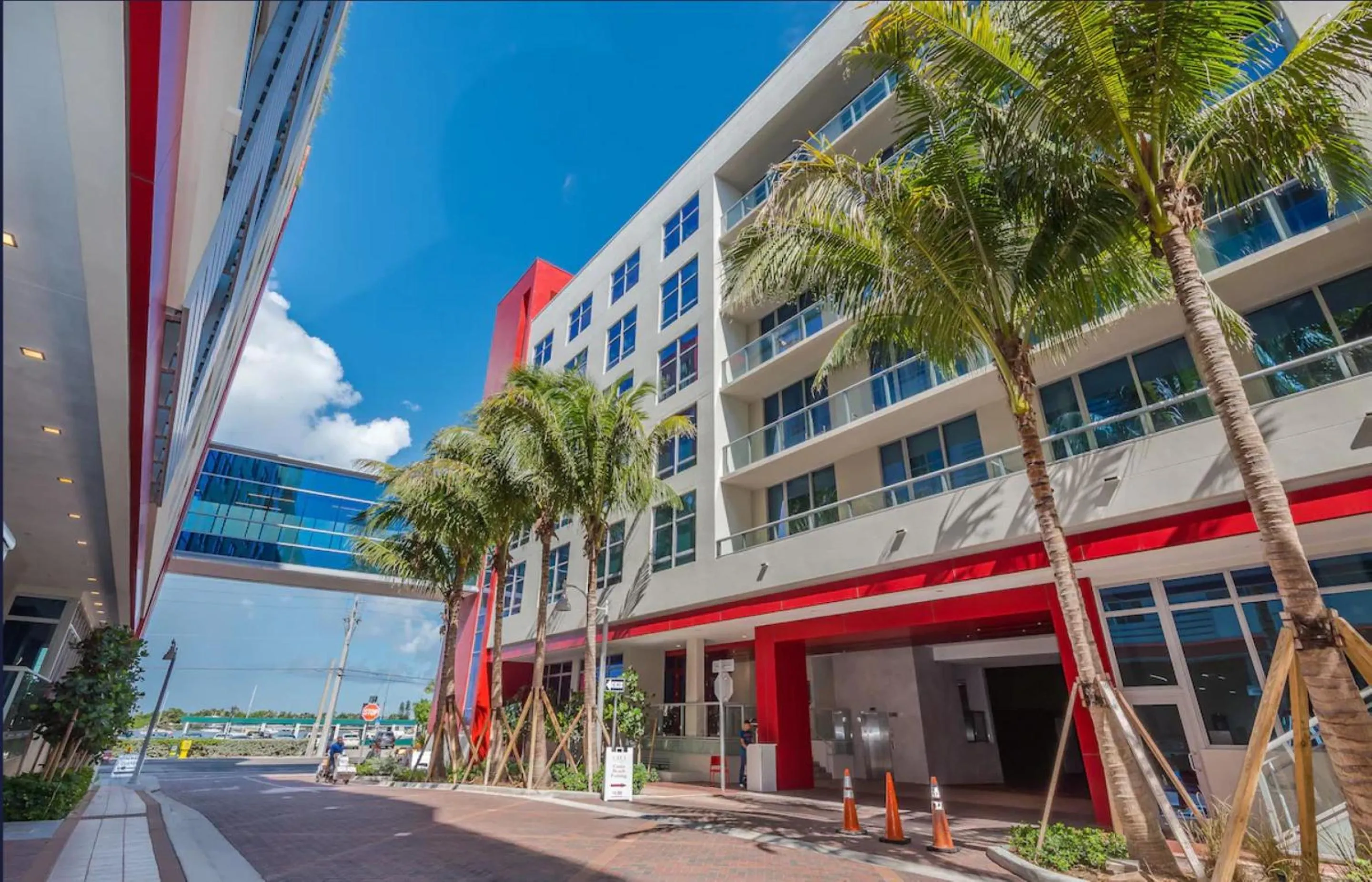 Property building in Global Rent Apart - Costa Hollywood