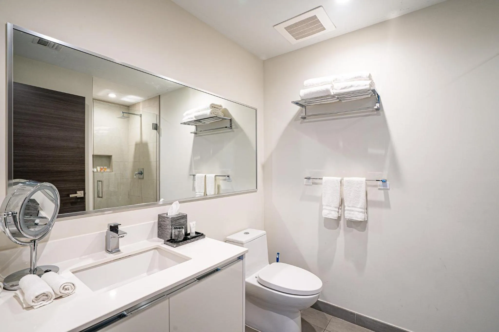 Shower in Global Rent Apart - Costa Hollywood