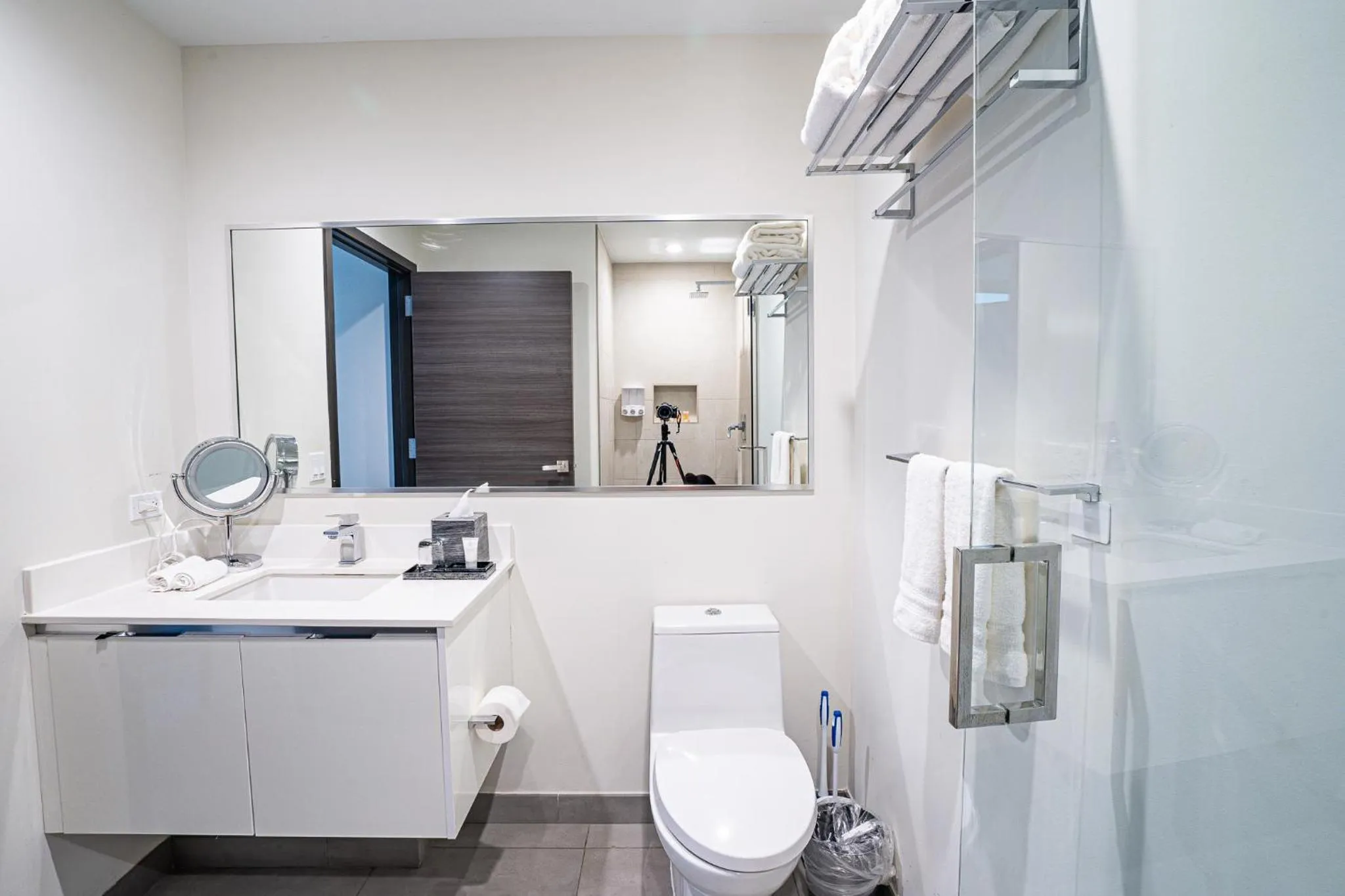 Shower in Global Rent Apart - Costa Hollywood