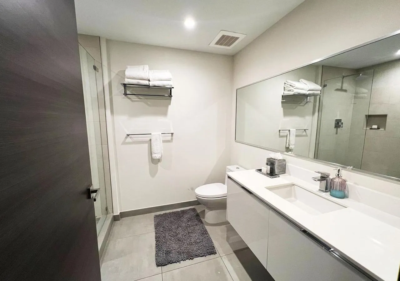 Shower in Global Rent Apart - Costa Hollywood