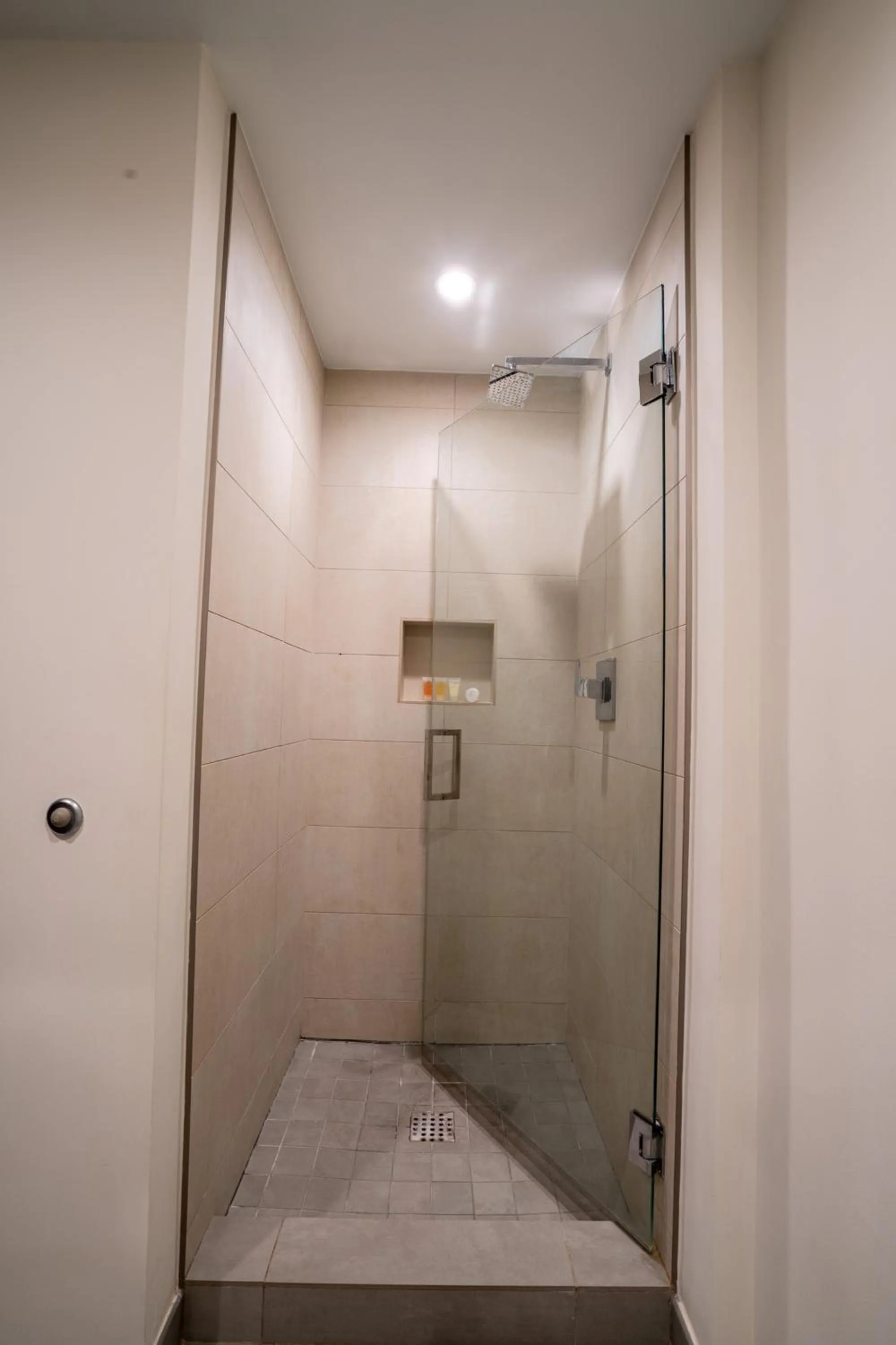 Shower in Global Rent Apart - Costa Hollywood