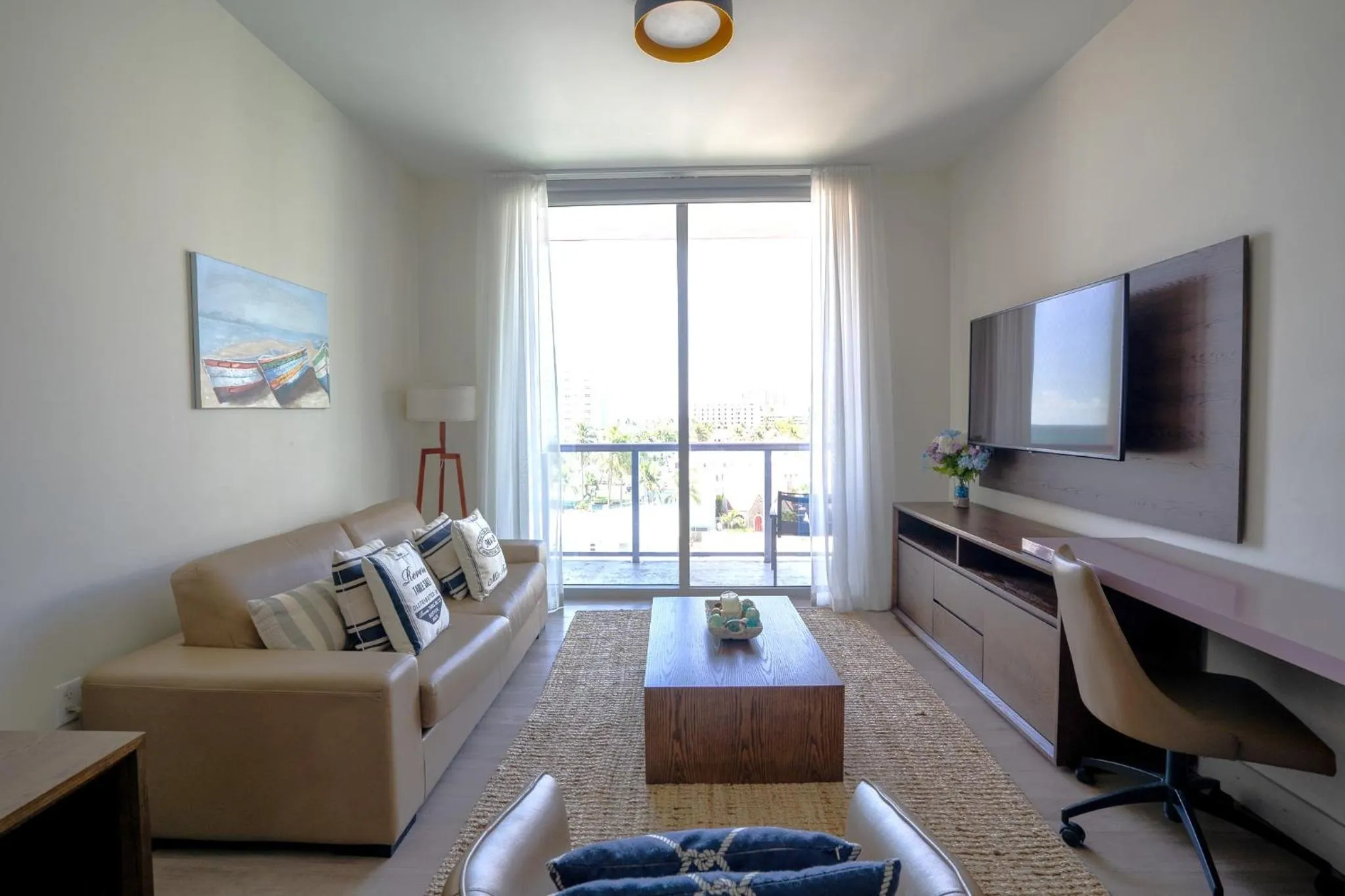 Communal lounge/ TV room in Global Rent Apart - Costa Hollywood