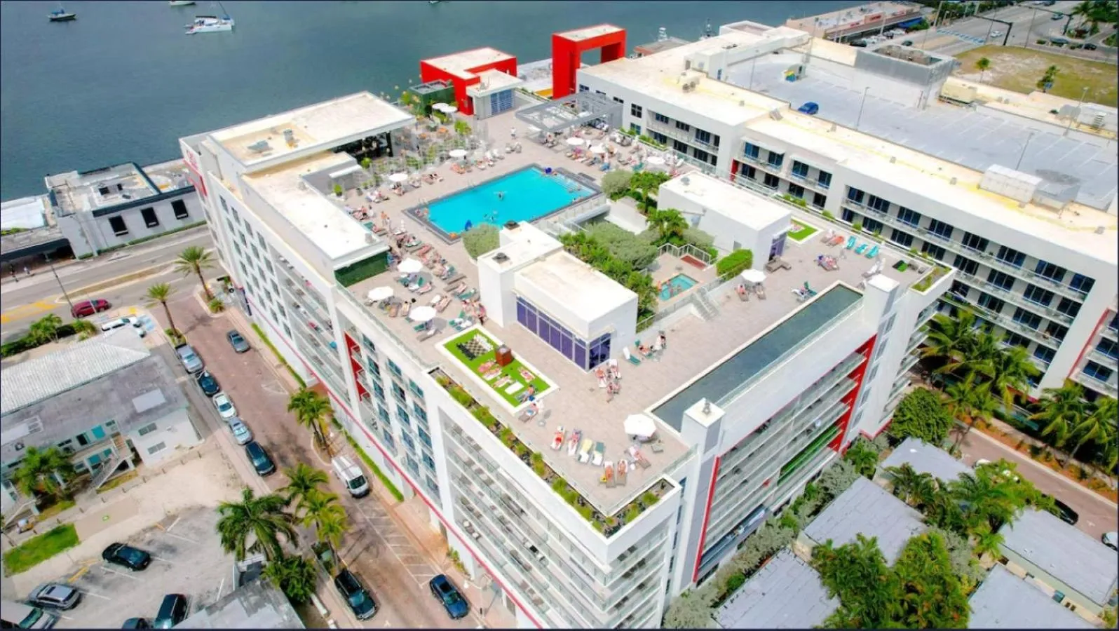 Bird's eye view in Global Rent Apart - Costa Hollywood