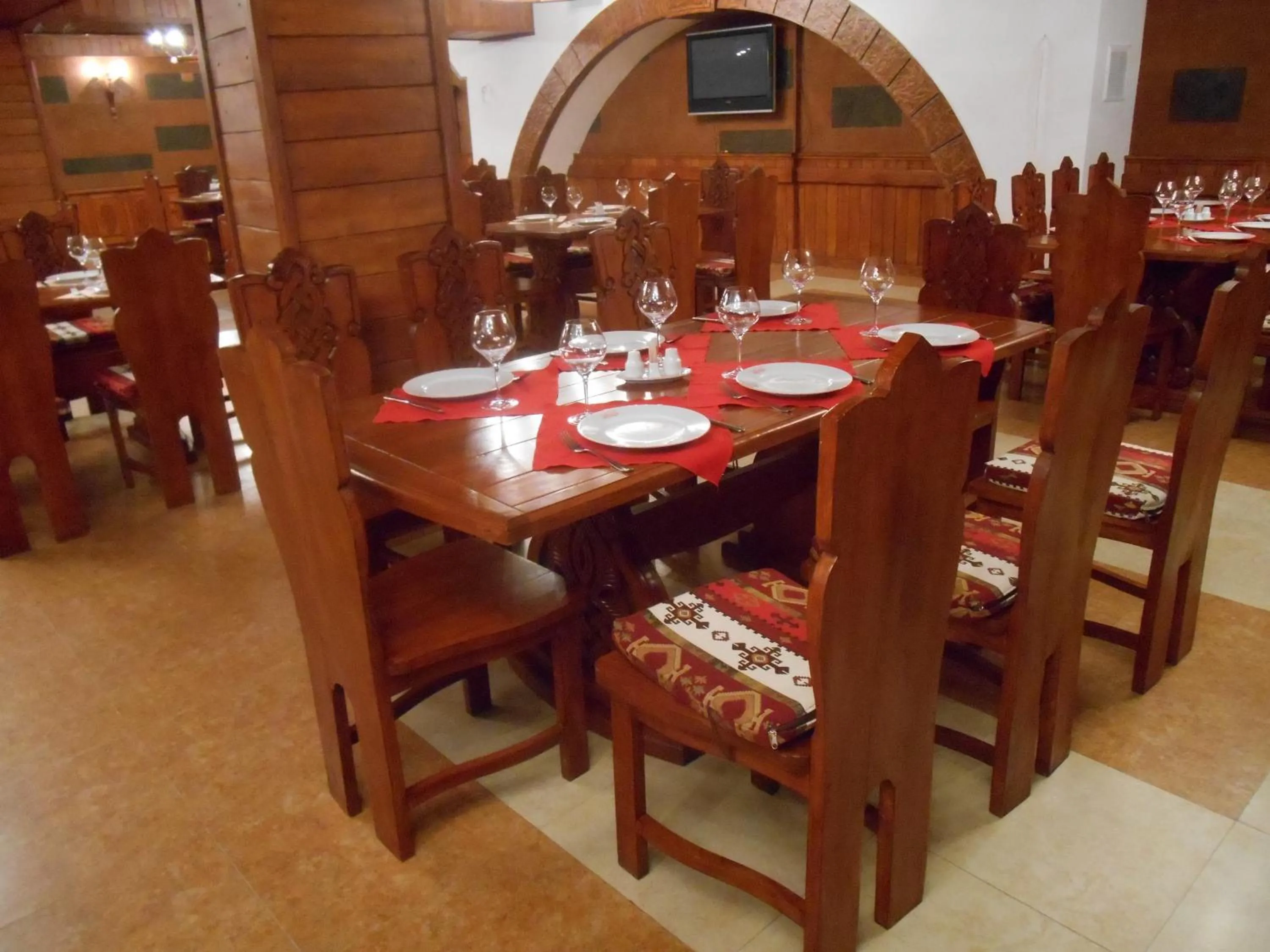 Restaurant/places to eat in Armenian Royal Palace