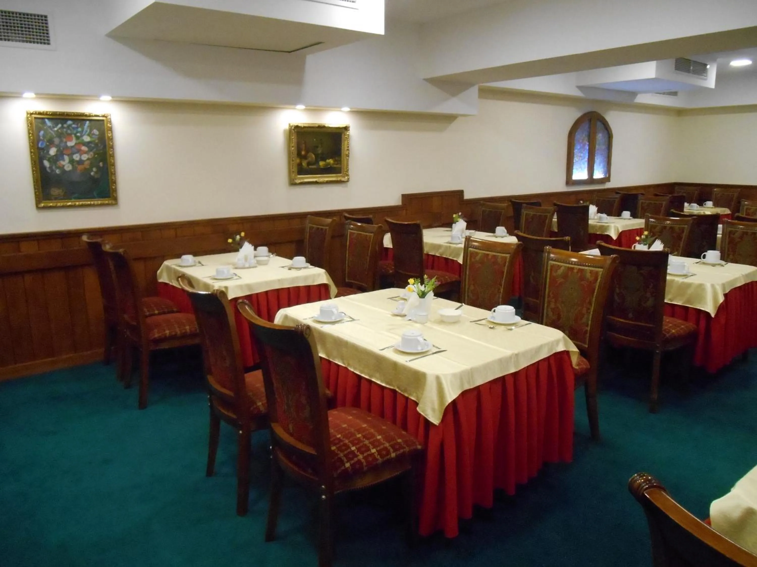 Restaurant/places to eat in Armenian Royal Palace