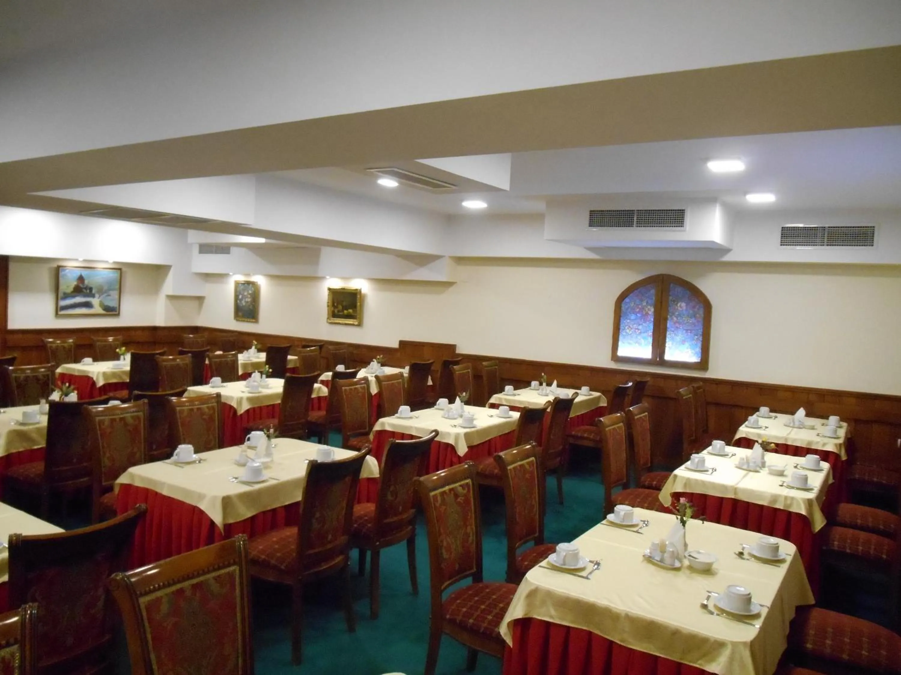 Restaurant/places to eat in Armenian Royal Palace