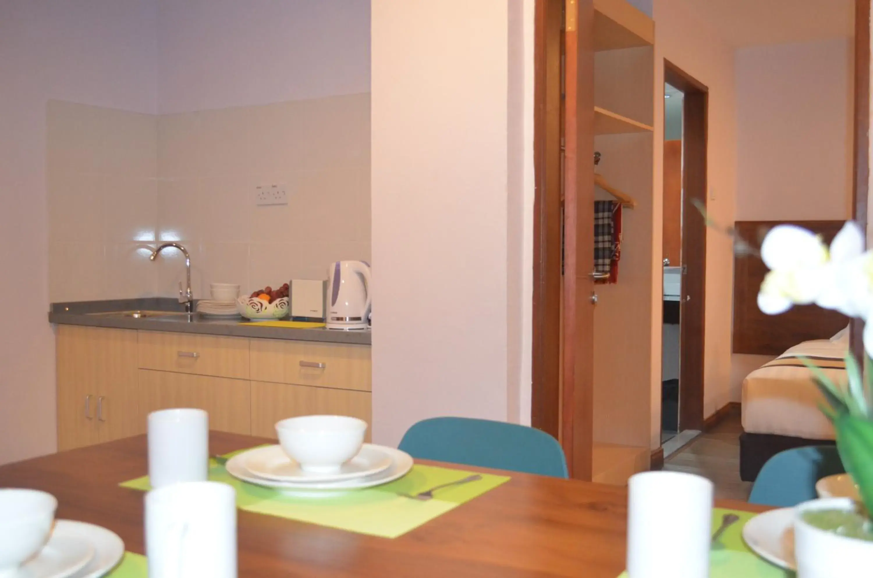 Dining area, Kitchen/Kitchenette in TD Mutiara Hotel Semporna