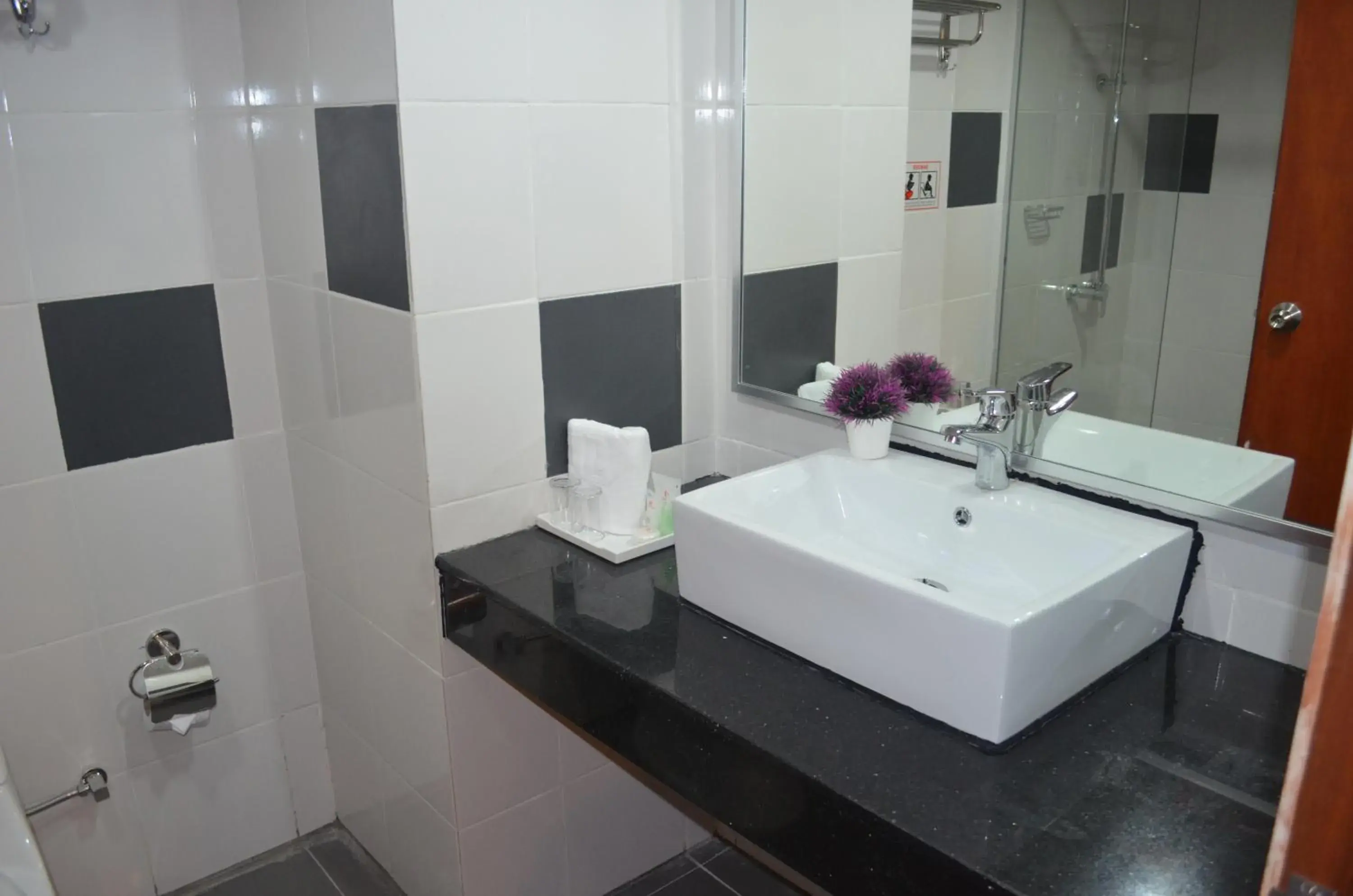 Bathroom in TD Mutiara Hotel Semporna