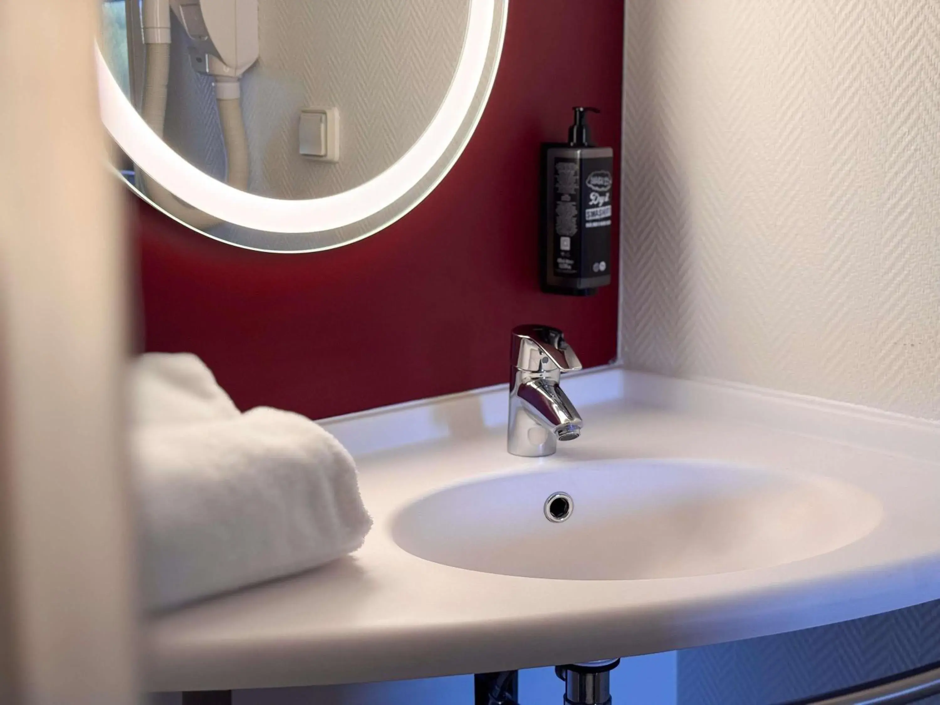 Bedroom in ibis Martigues Centre Bedroom in ibis Martigues Centre