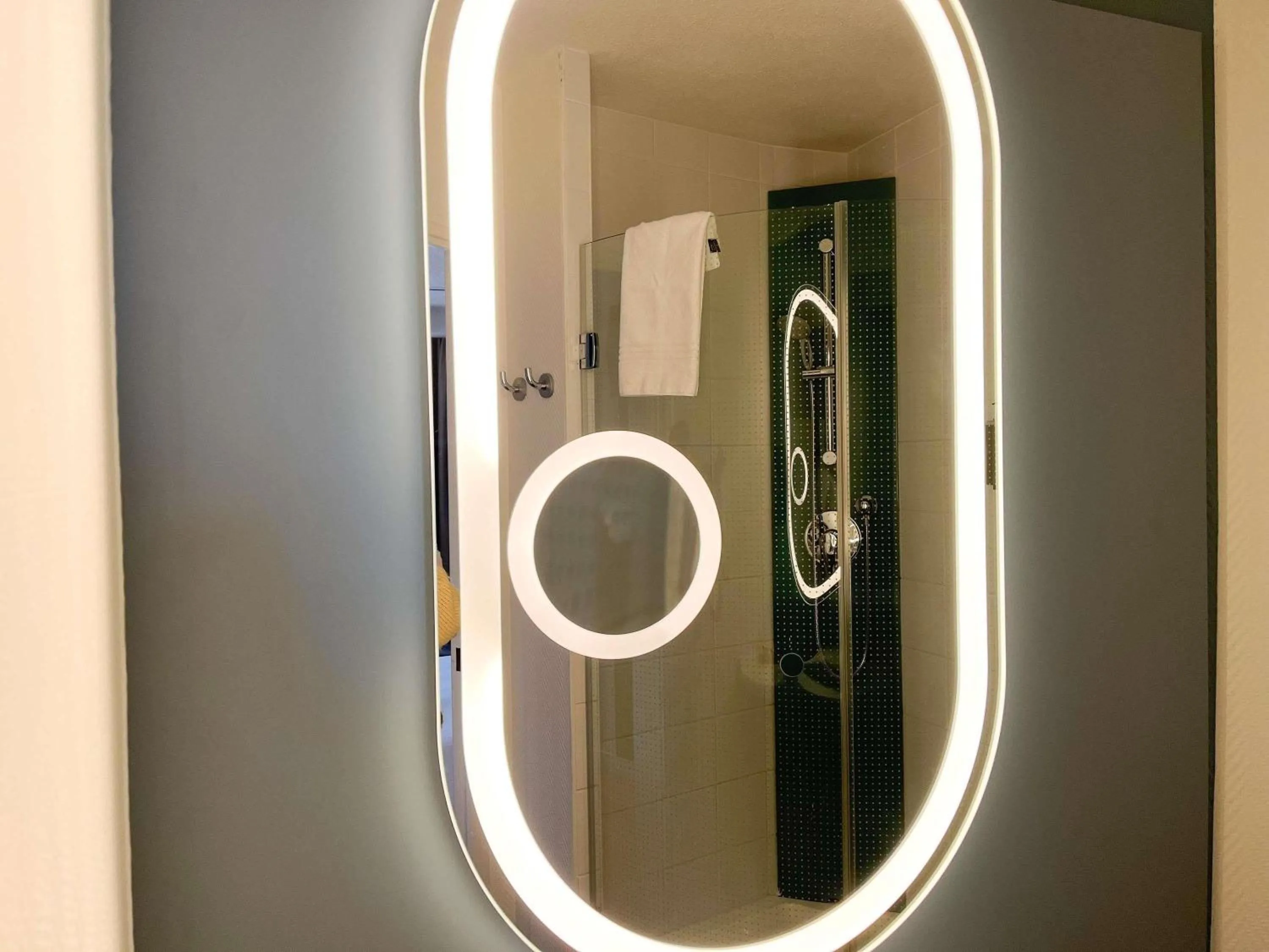 Bedroom in ibis Martigues Centre