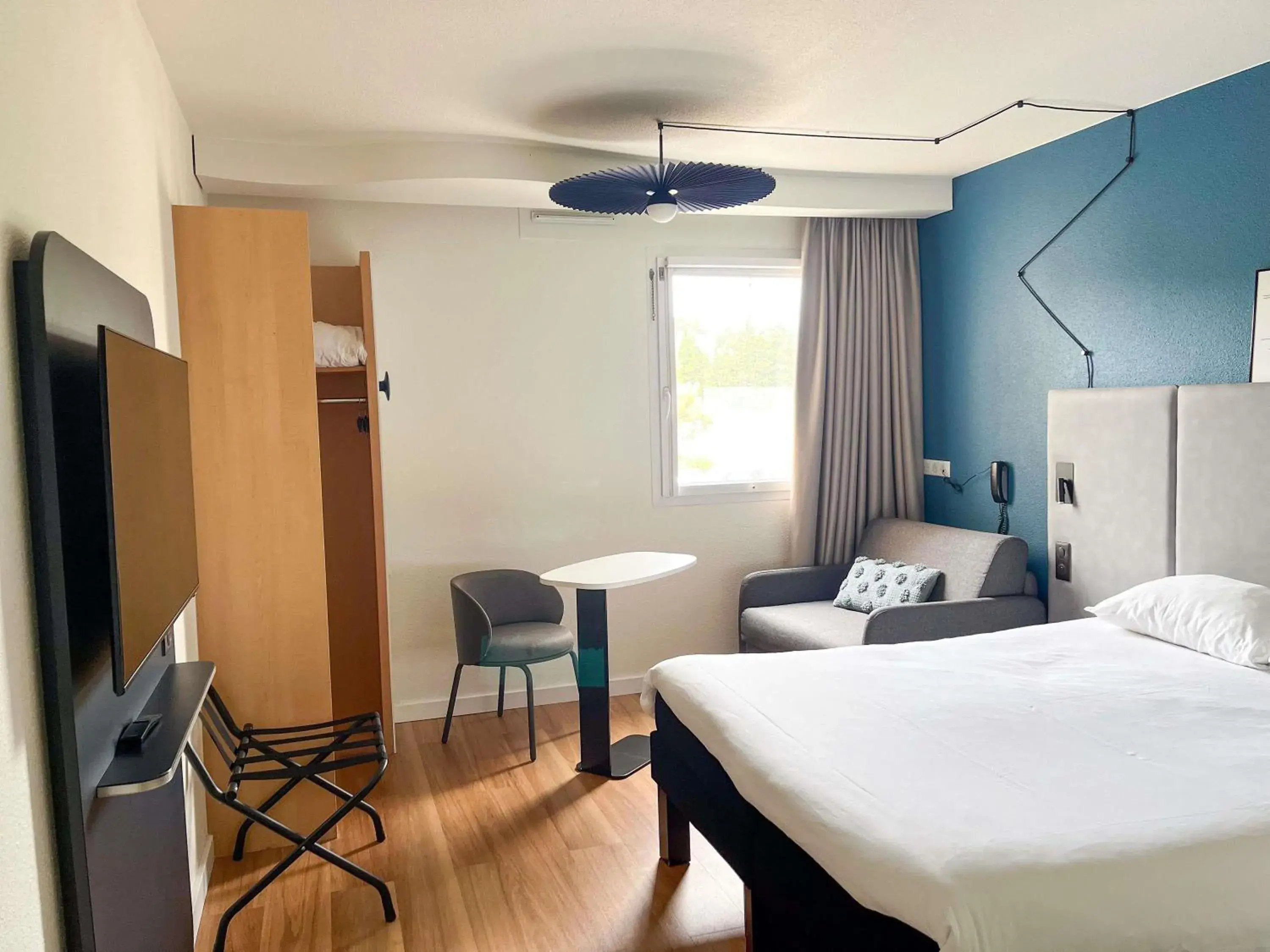 Bedroom, Bed in ibis Martigues Centre Bedroom, Bed in ibis Martigues Centre