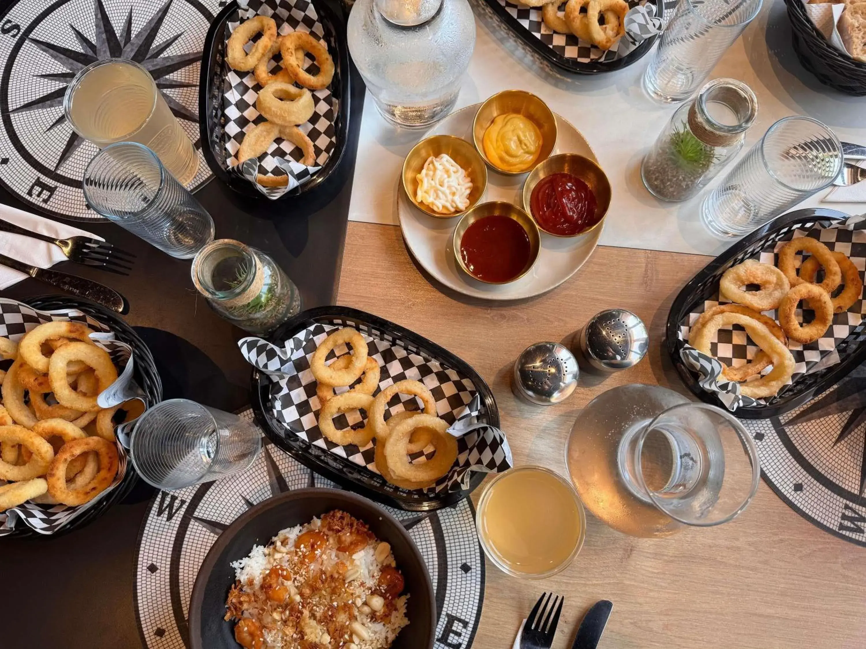 Restaurant/places to eat in ibis Martigues Centre Restaurant/places to eat in ibis Martigues Centre