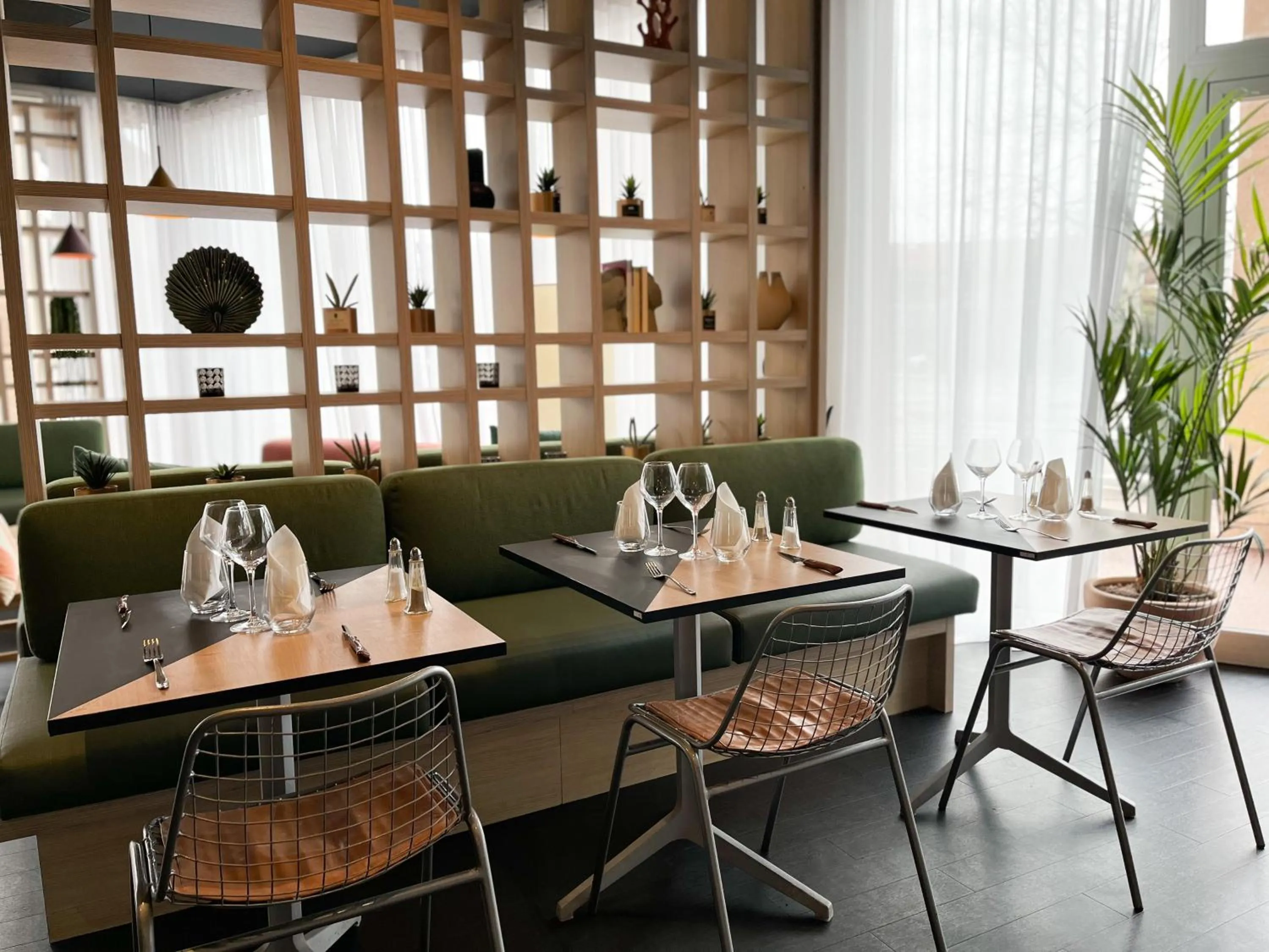 Restaurant/places to eat in ibis Martigues Centre