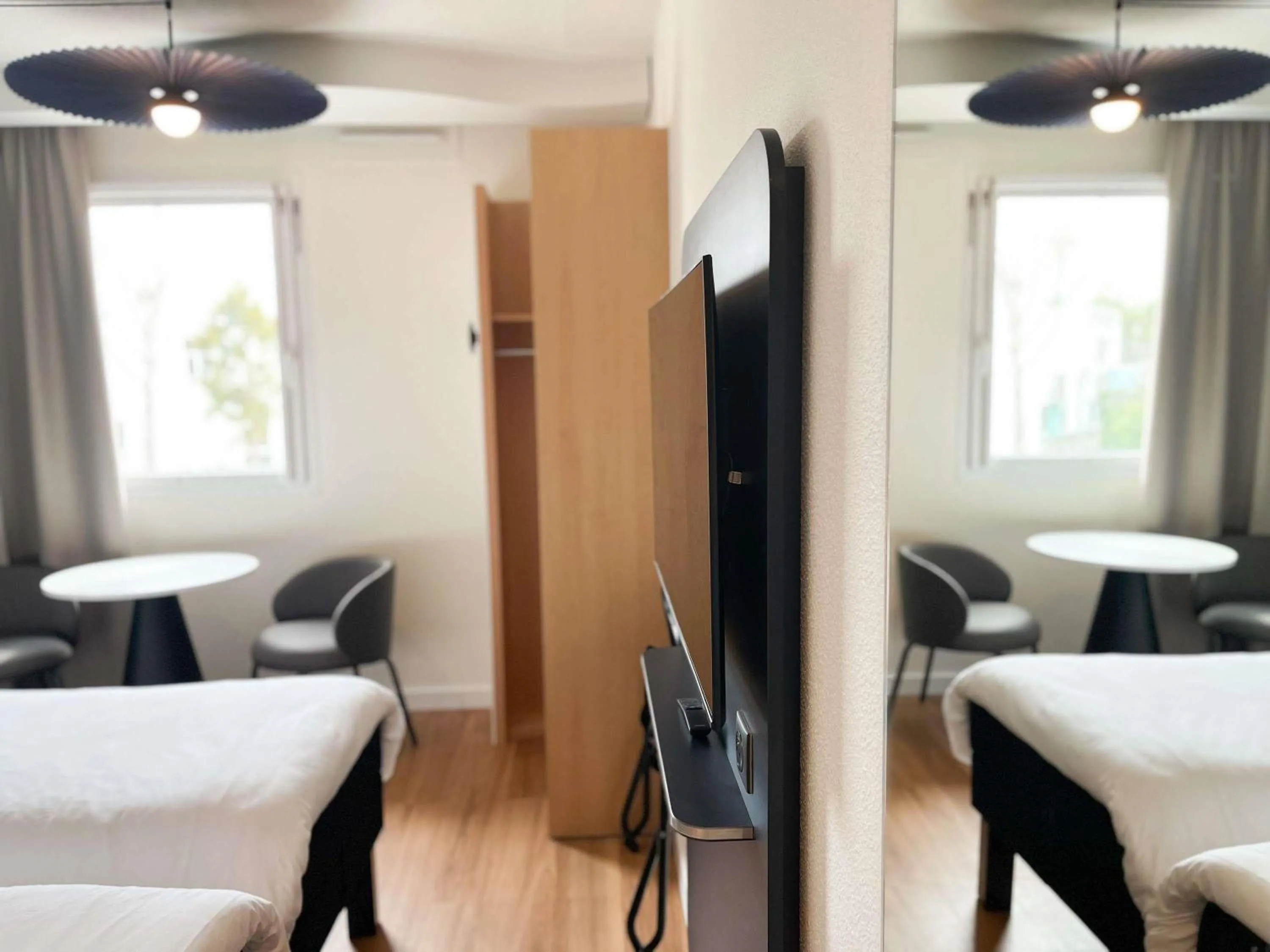 Bedroom, Bed in ibis Martigues Centre