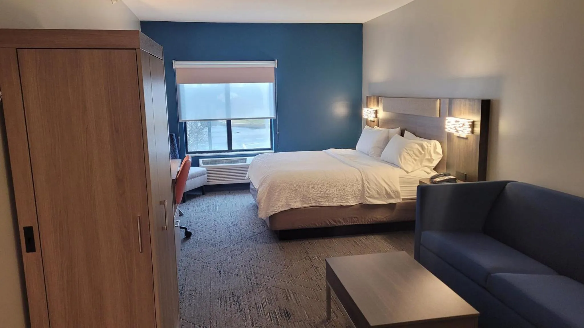 Photo of the whole room, Bed in Holiday Inn Express Plymouth by IHG