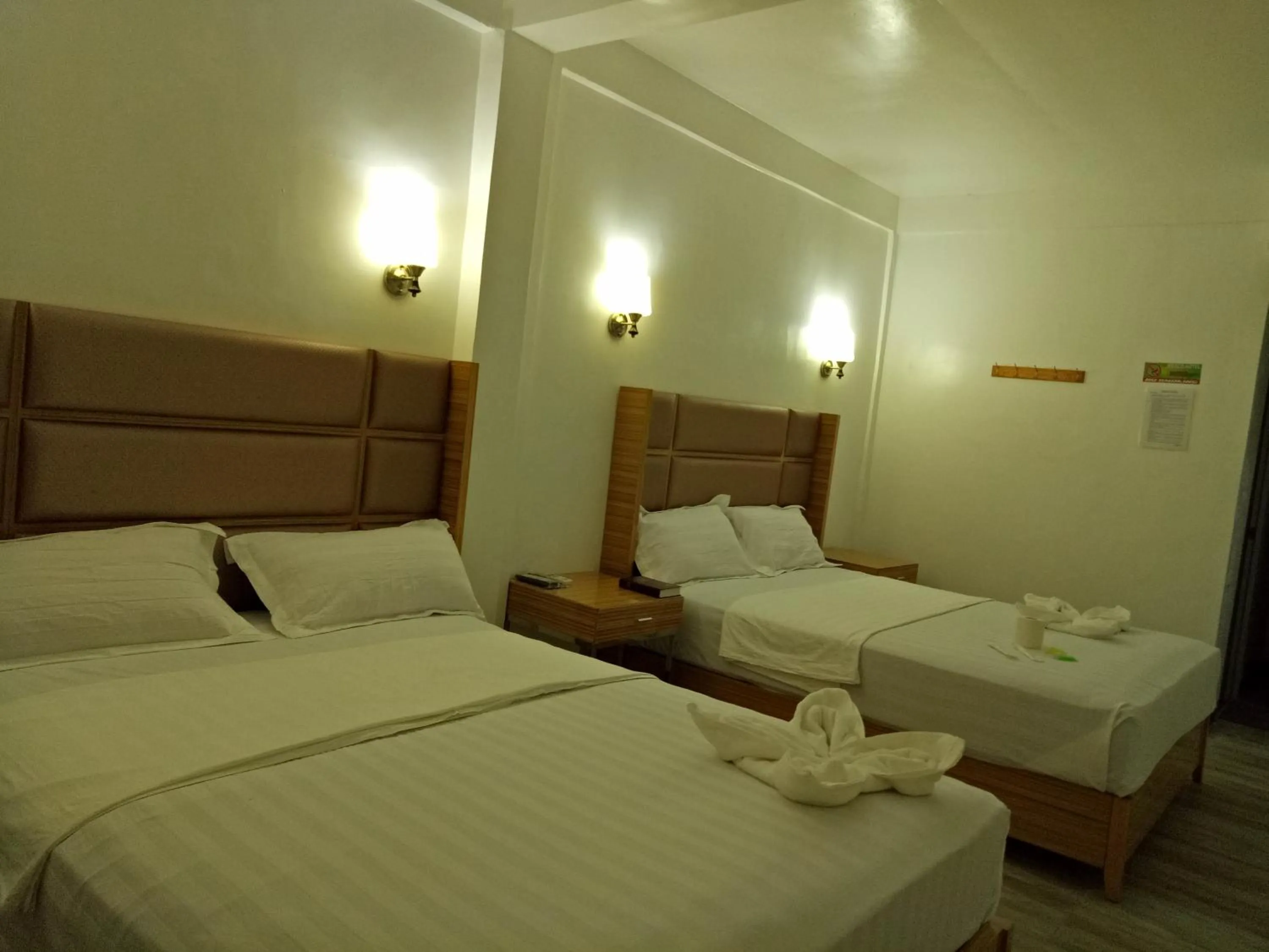 Bed in Meaco Hotel - Anilao