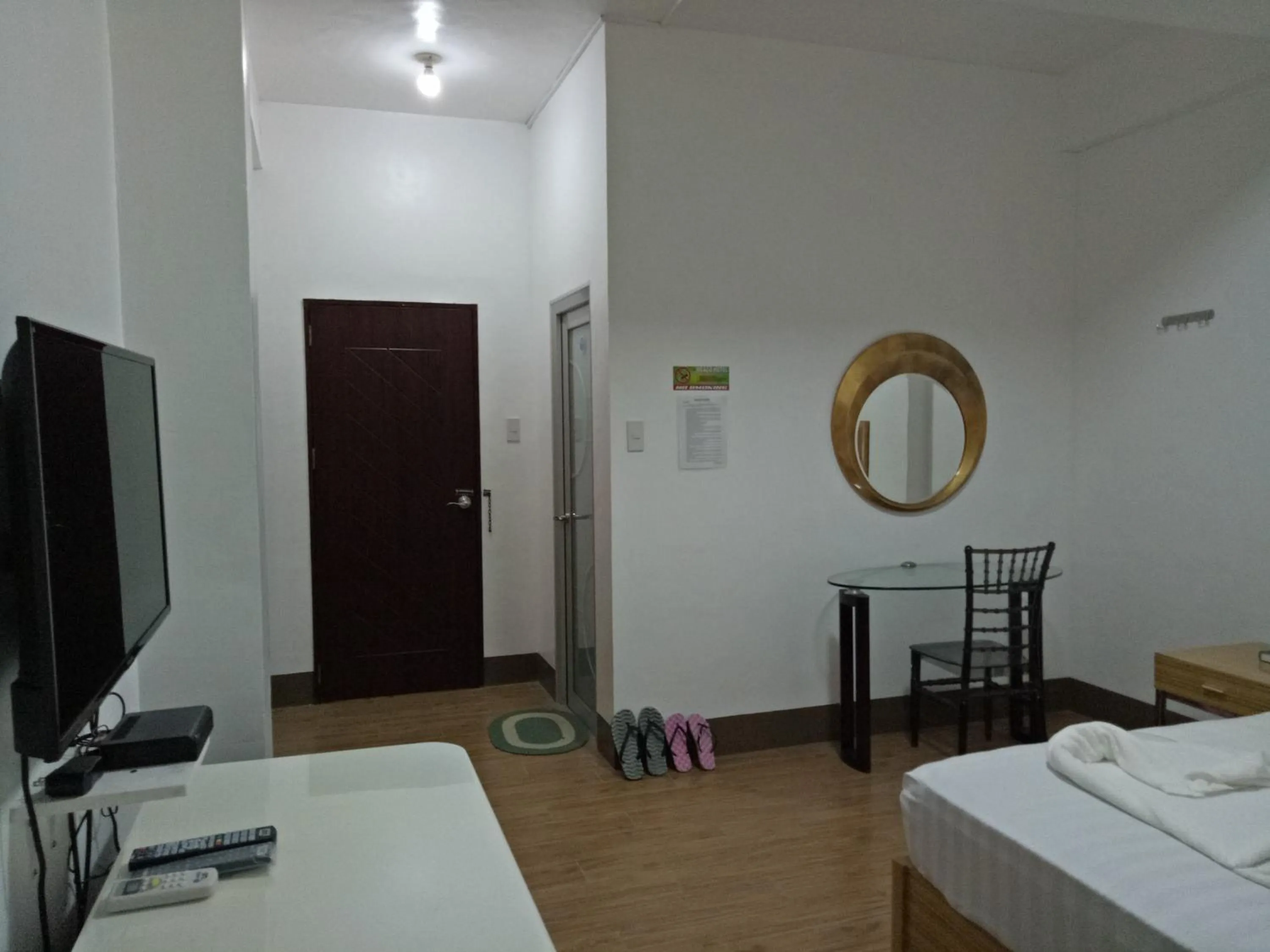 Bed in Meaco Hotel - Anilao