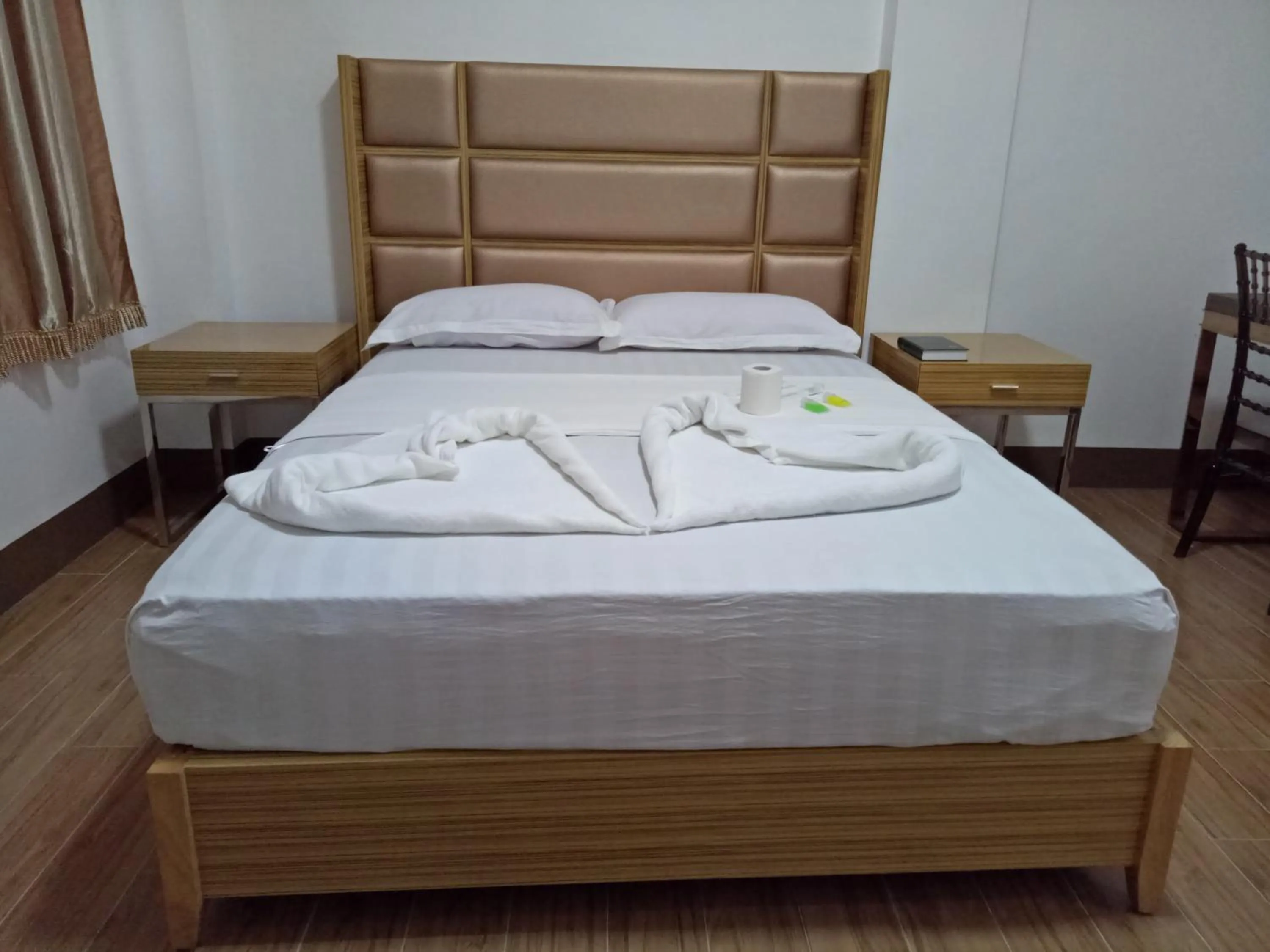 Bed in Meaco Hotel - Anilao