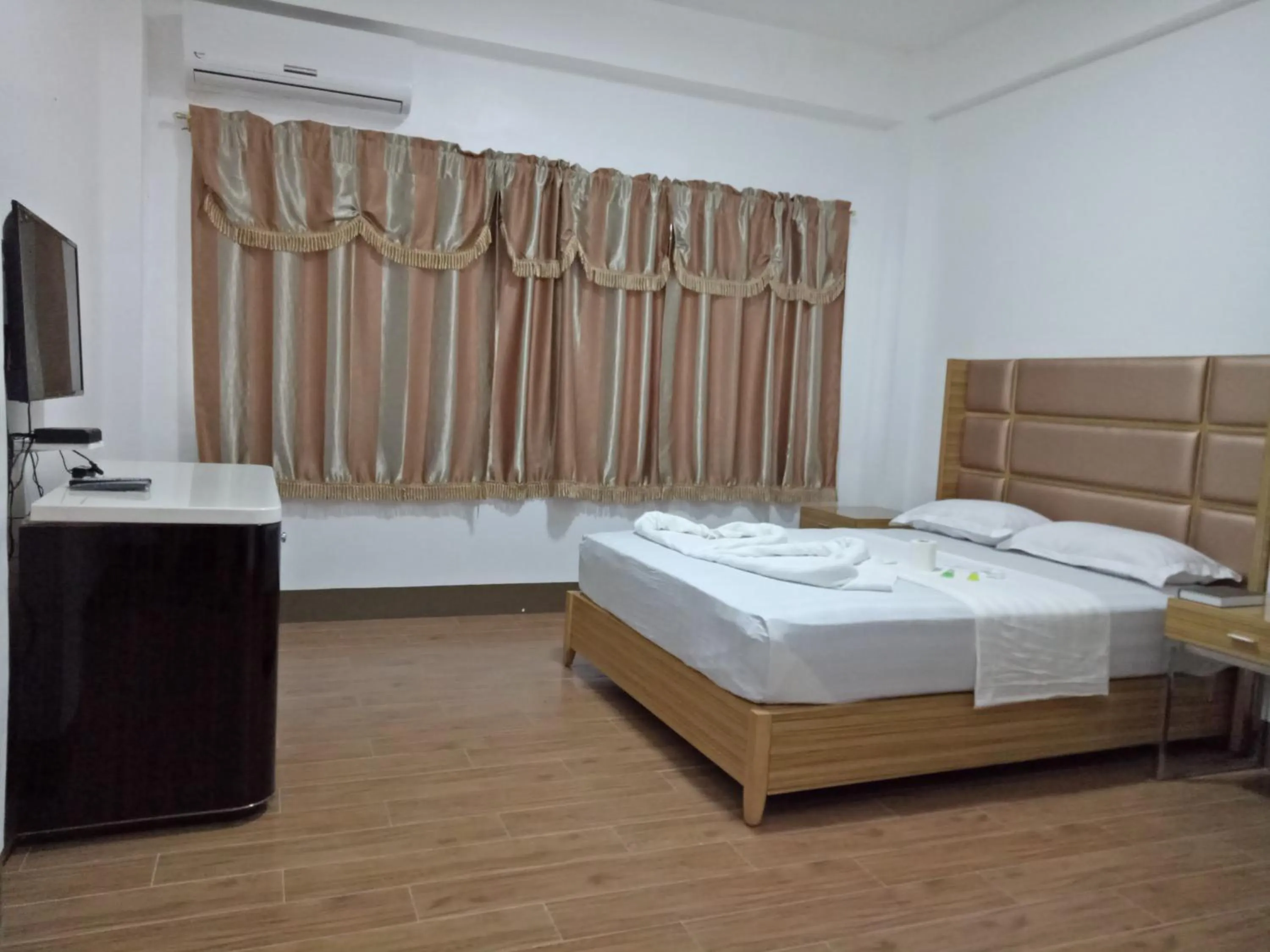 Bed in Meaco Hotel - Anilao