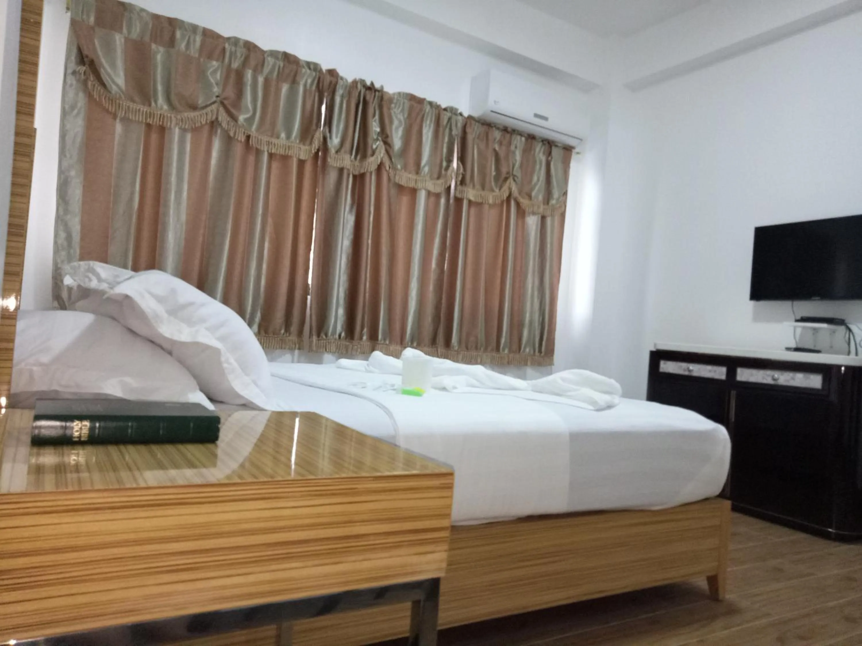 Bed in Meaco Hotel - Anilao