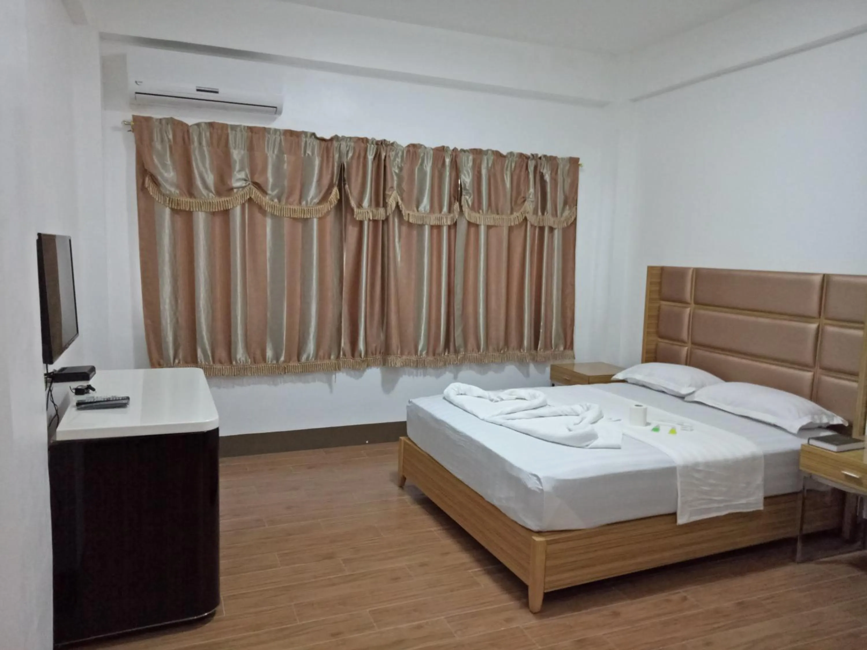 Bed in Meaco Hotel - Anilao