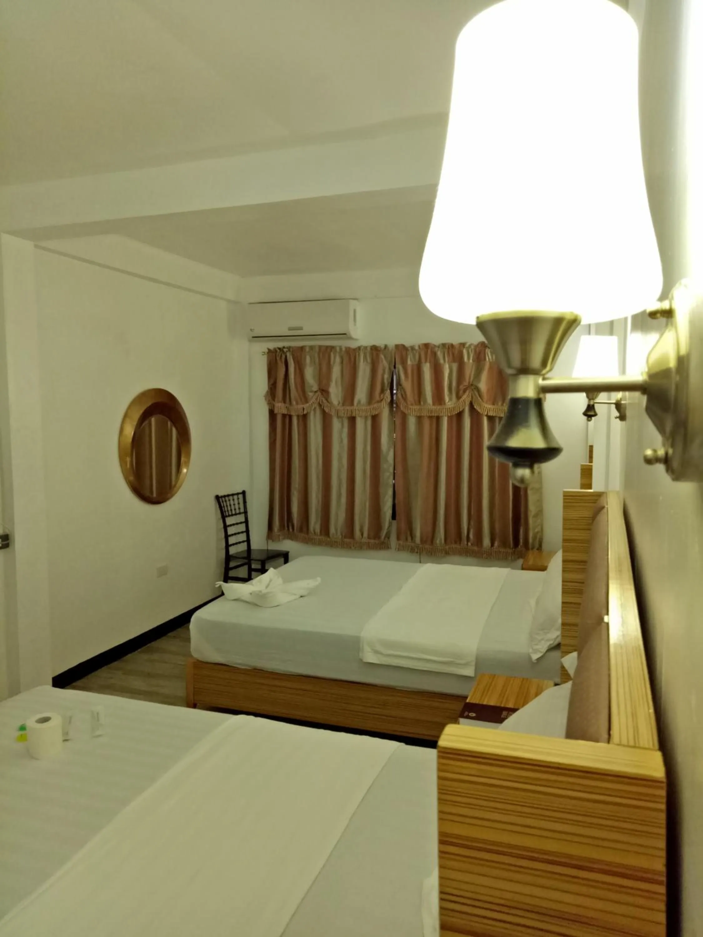 Bed in Meaco Hotel - Anilao