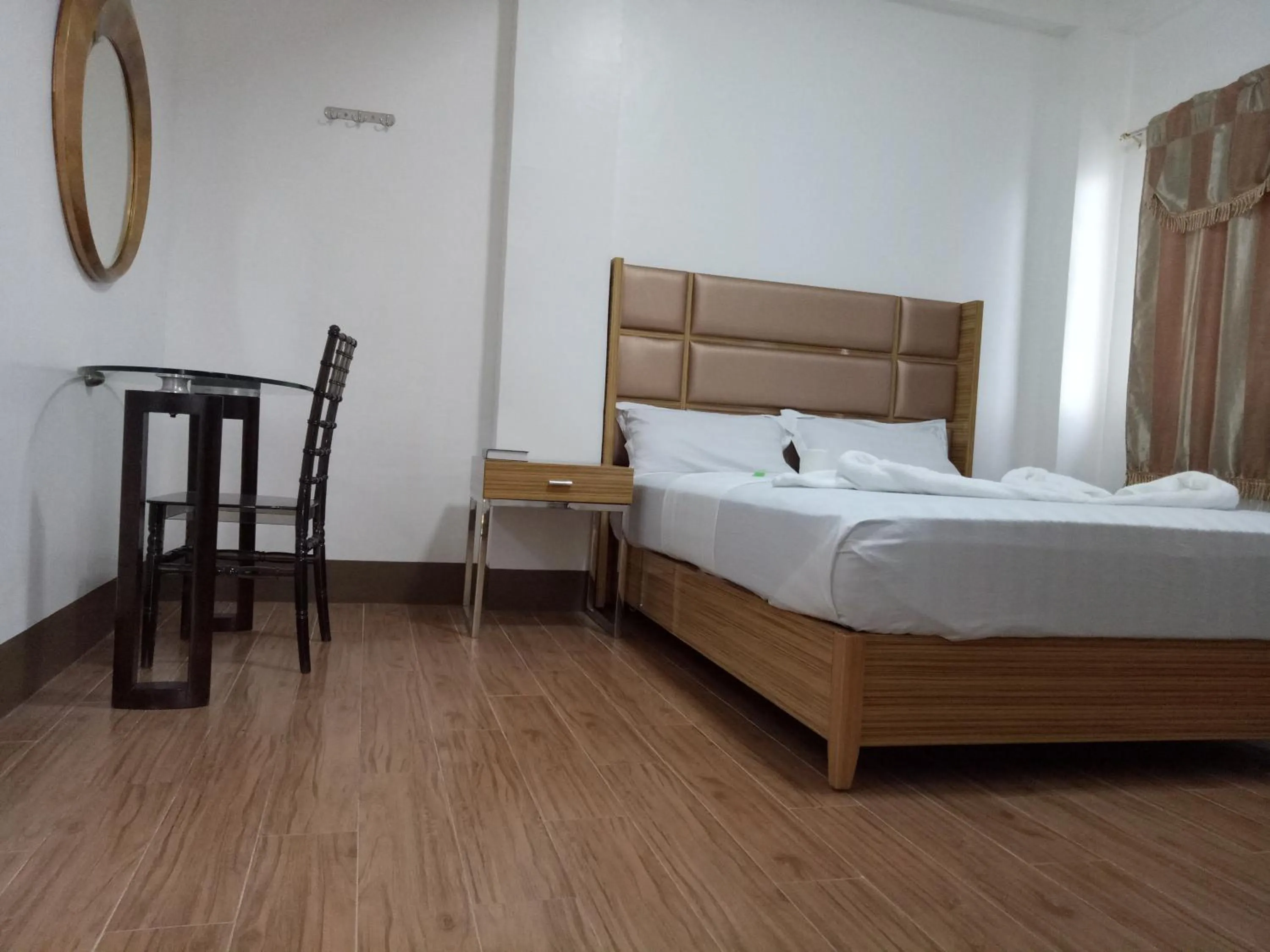 Bed in Meaco Hotel - Anilao