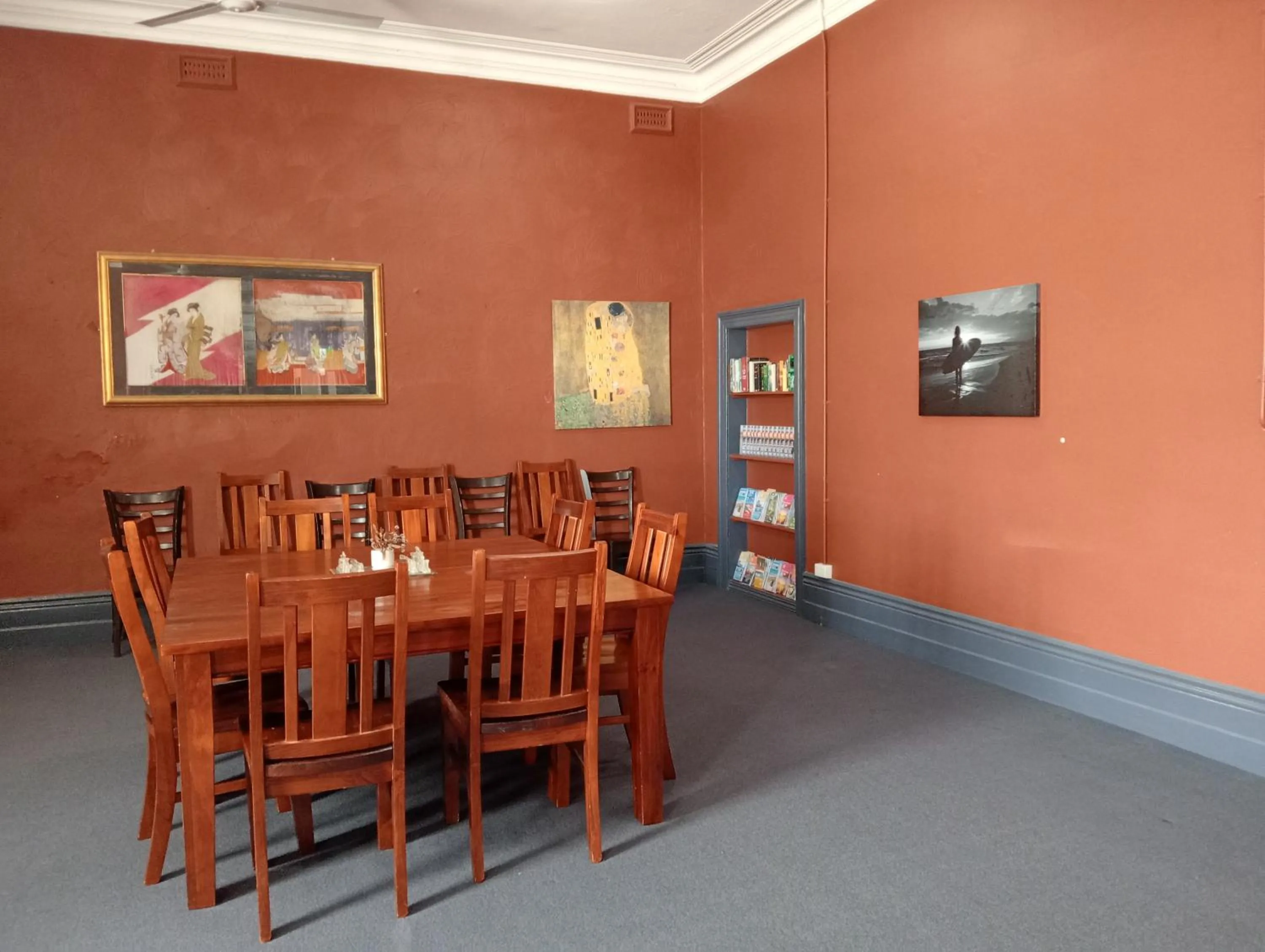 Communal lounge/ TV room in Australia Hotel Fremantle