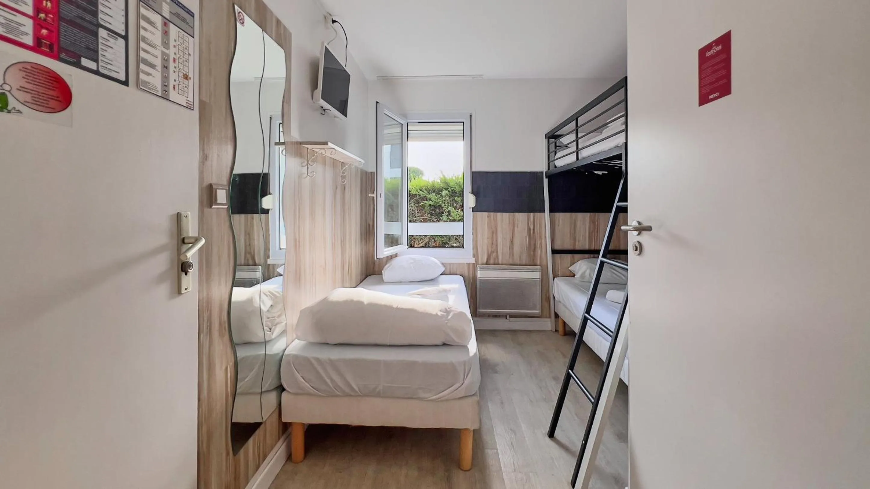 Bed in Fasthotel La Roche-sur-Yon