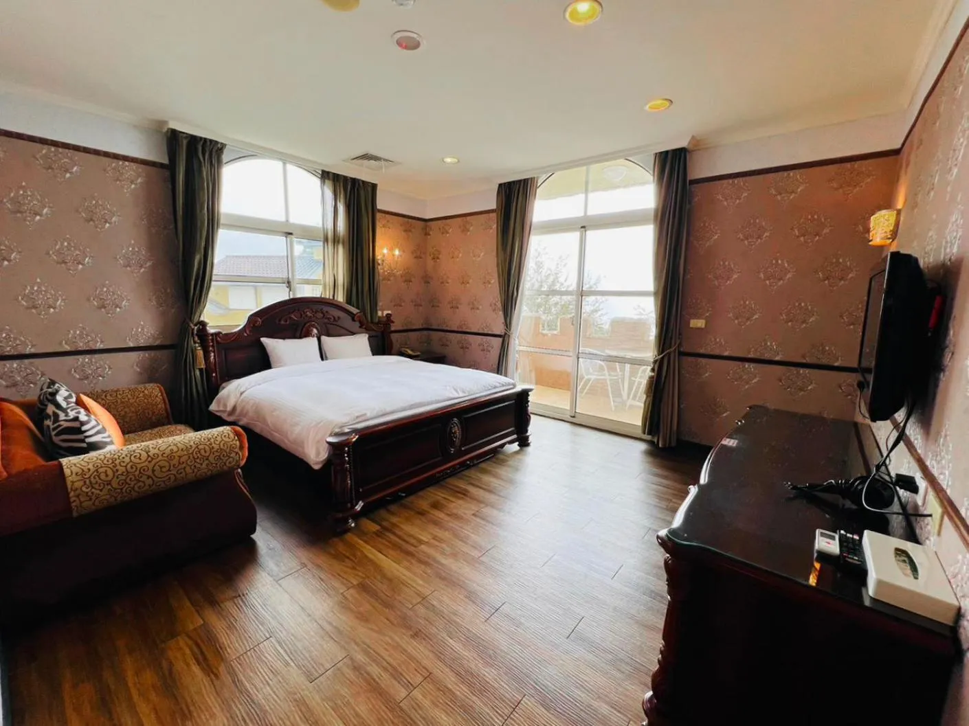 TV and multimedia, Bed in Huis Ten Bosch