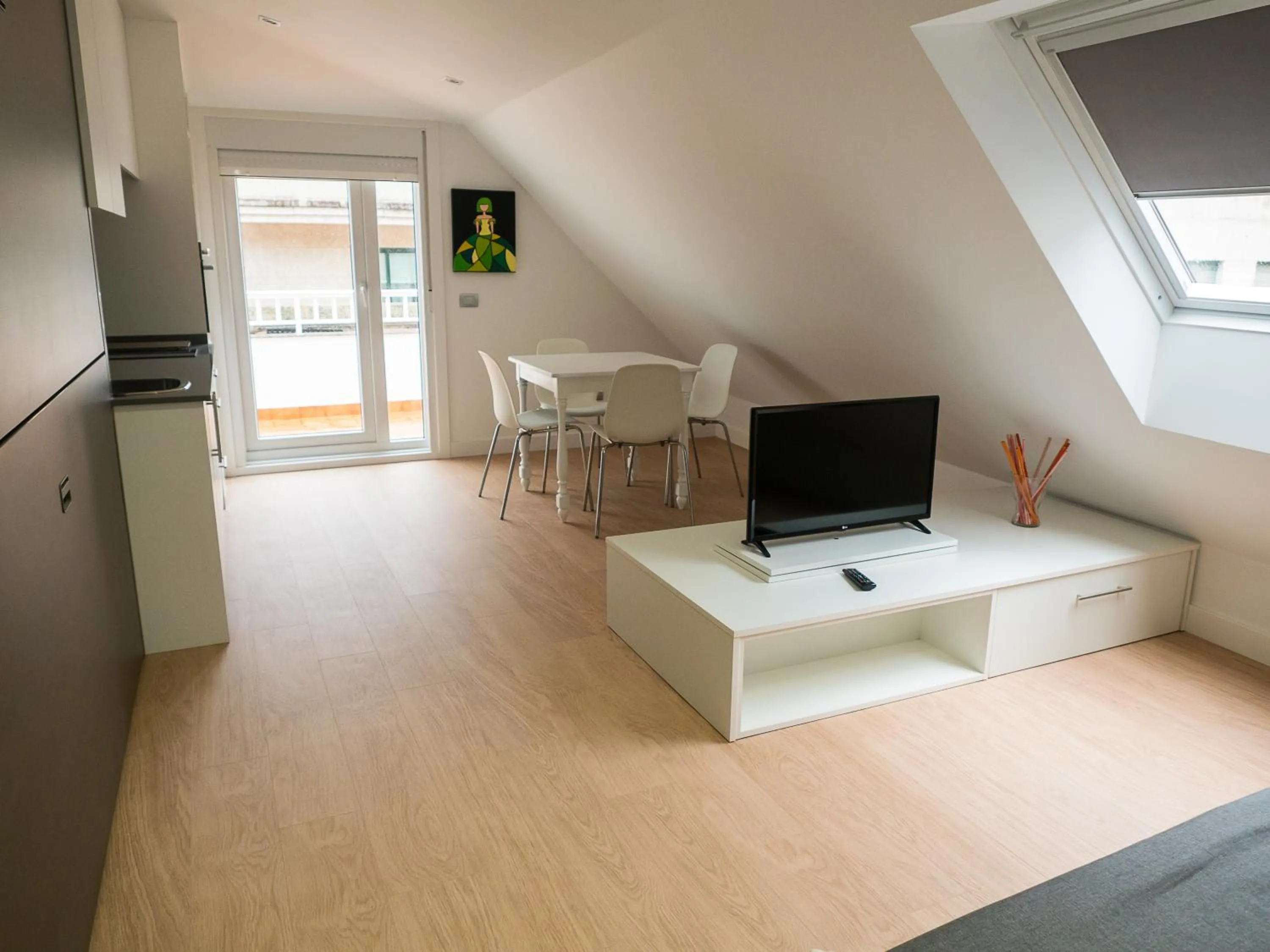 Communal lounge/ TV room in Hotel Vila da Guarda