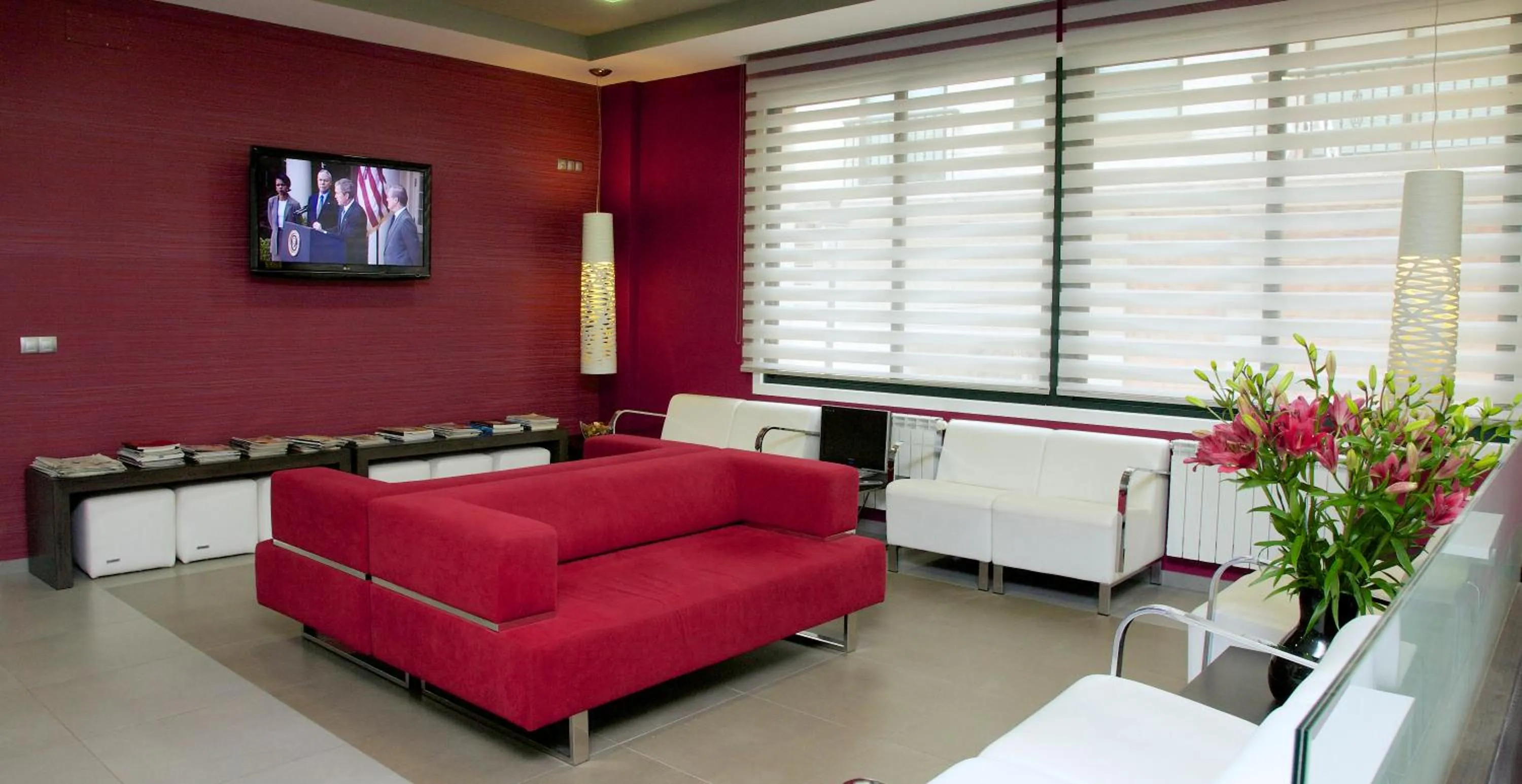 Communal lounge/ TV room in Hotel Vila da Guarda