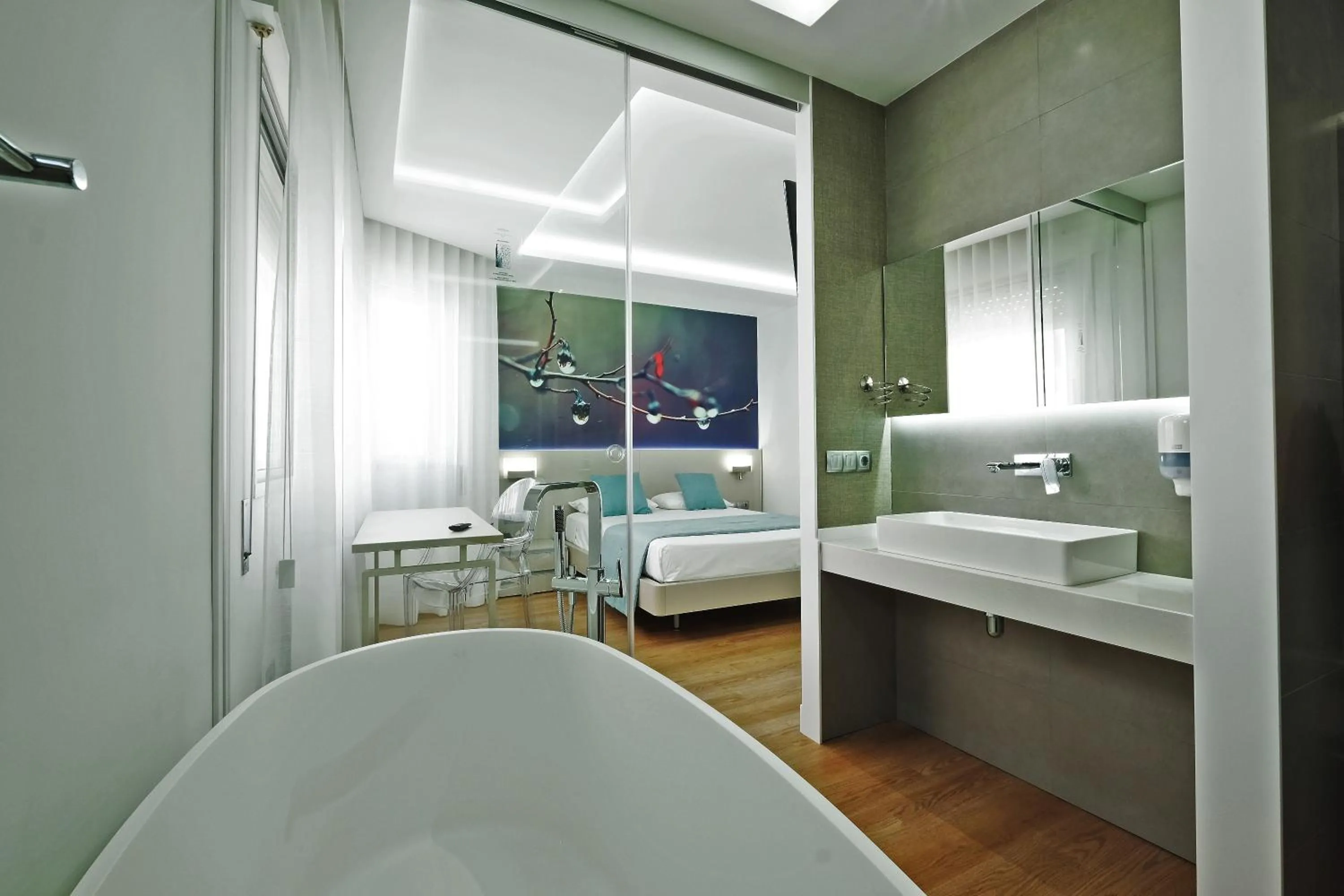 Shower, Bed in Hotel Vila da Guarda