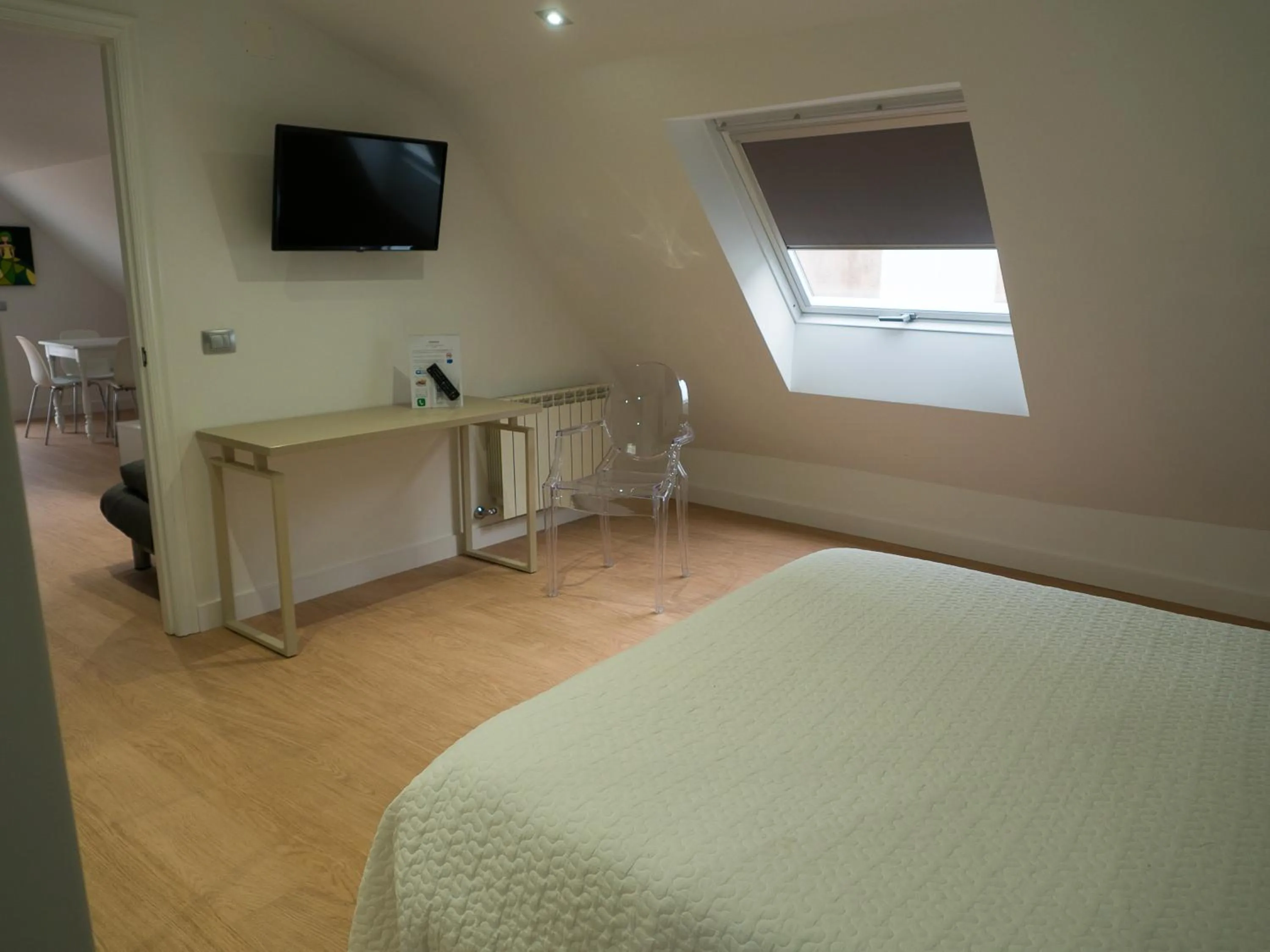 Seating area, Bed in Hotel Vila da Guarda