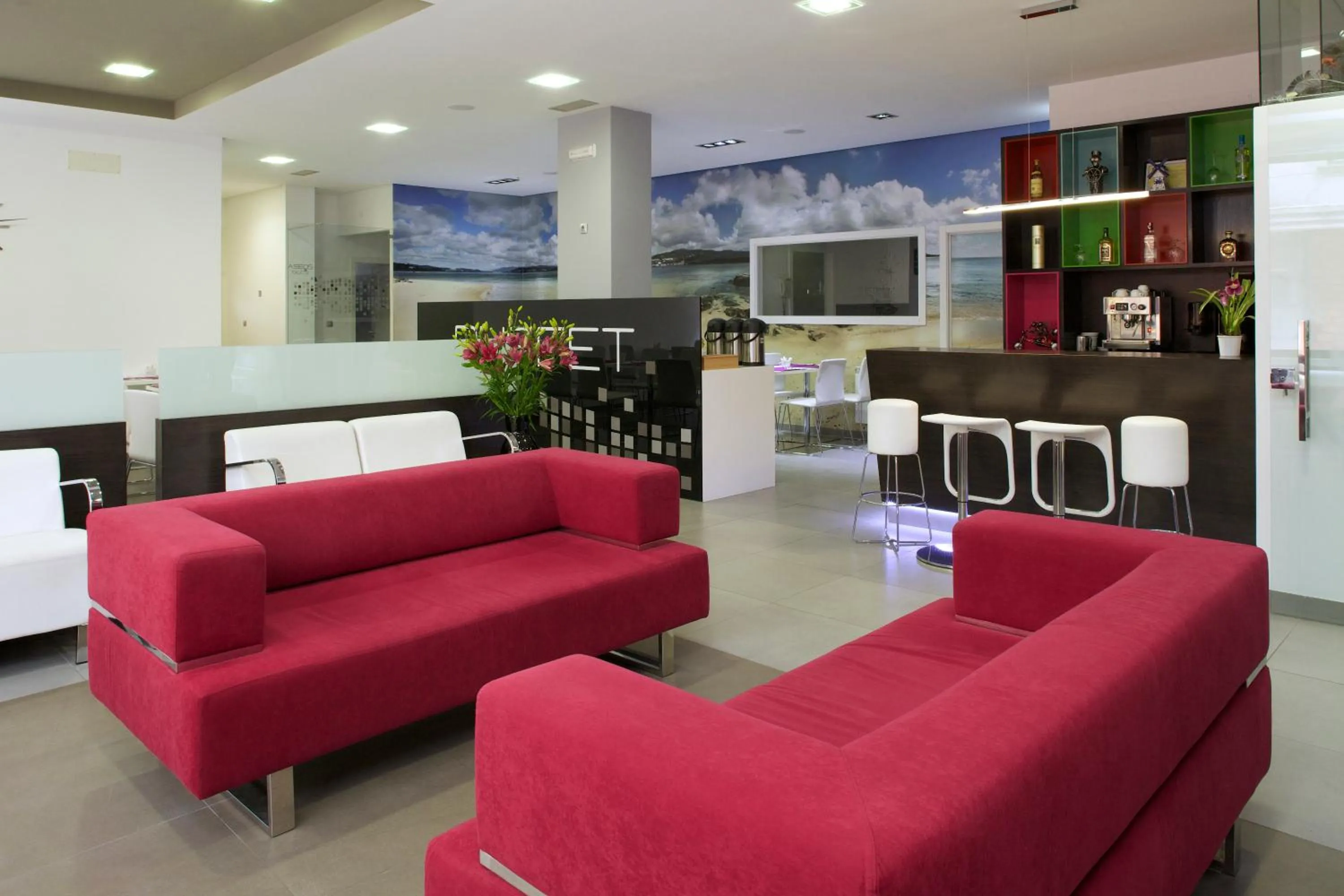 Communal lounge/ TV room in Hotel Vila da Guarda