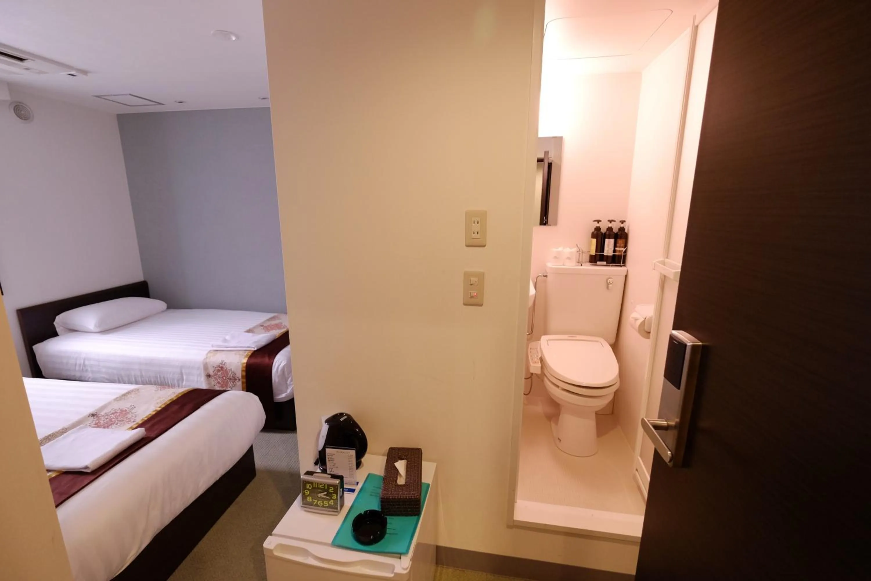 Toilet, Bed in Tabata Oji Hotel