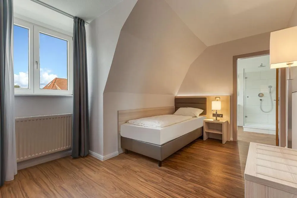 Bedroom, Bed in Gothmann's Hotel