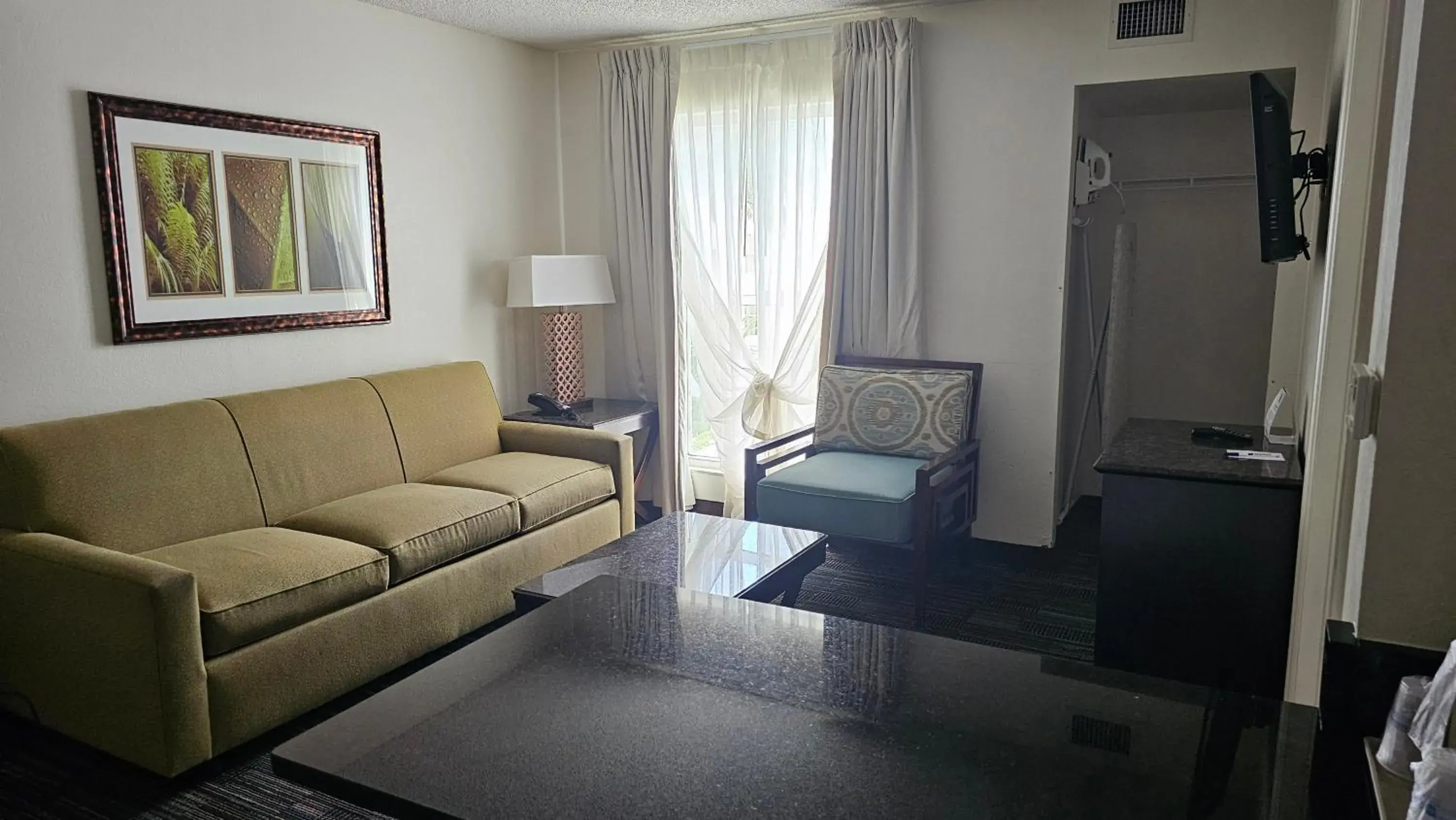 Living room in SureStay Plus by Best Western Orlando Lake Buena Vista Living room in SureStay Plus by Best Western Orlando Lake Buena Vista