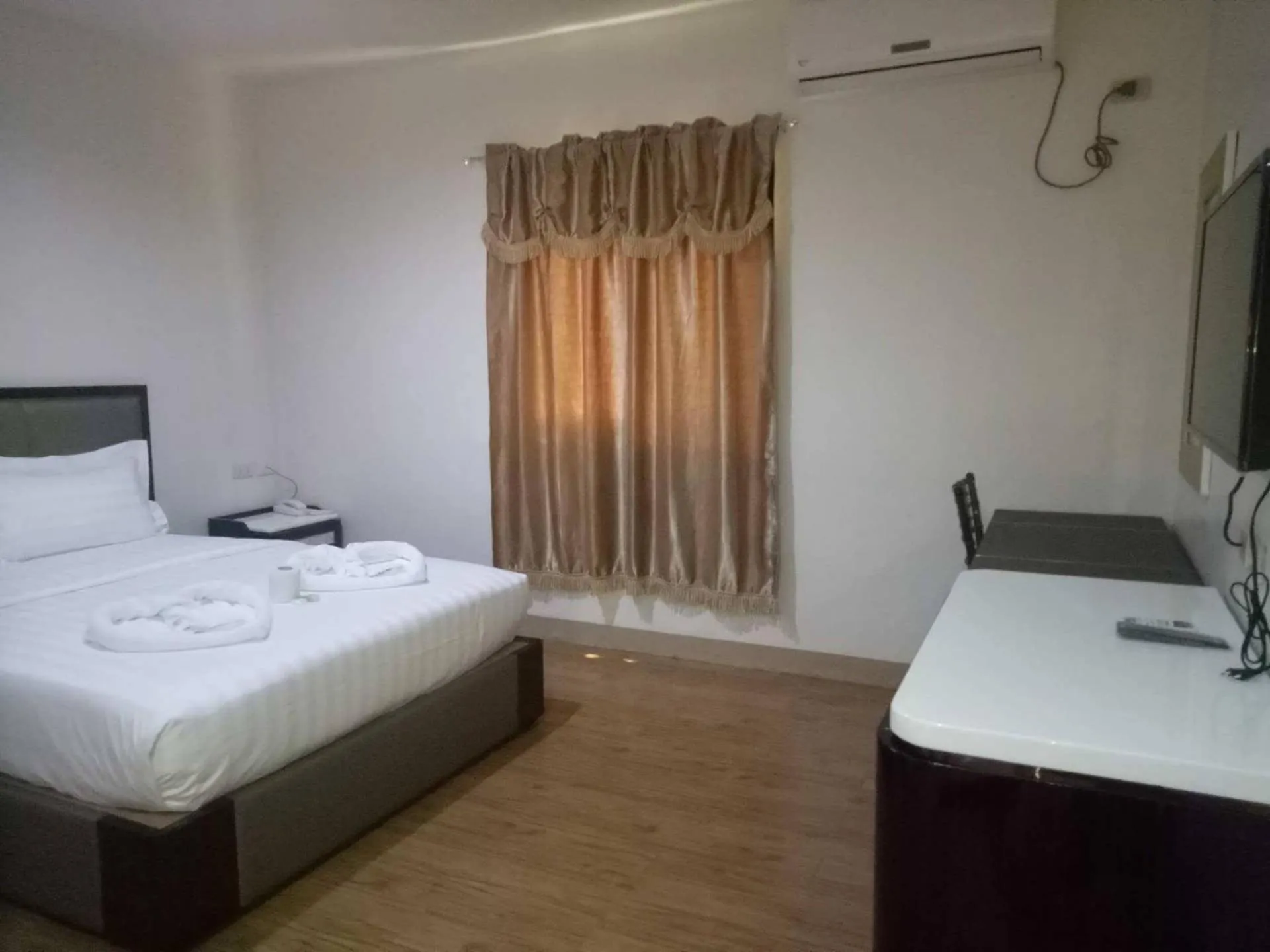 Bed in Meaco Royal Hotel - Tabaco