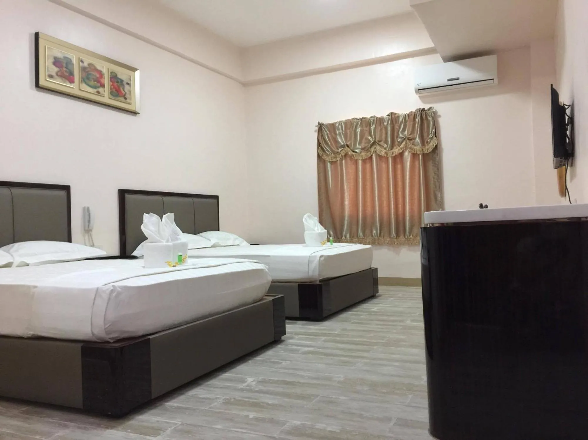 Bed in Meaco Royal Hotel - Lipa