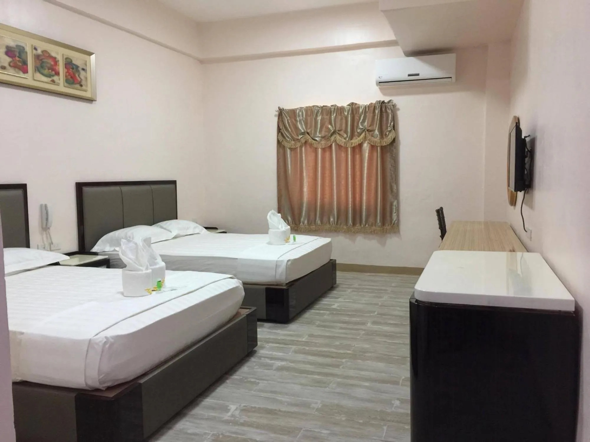 Bed in Meaco Royal Hotel - Lipa