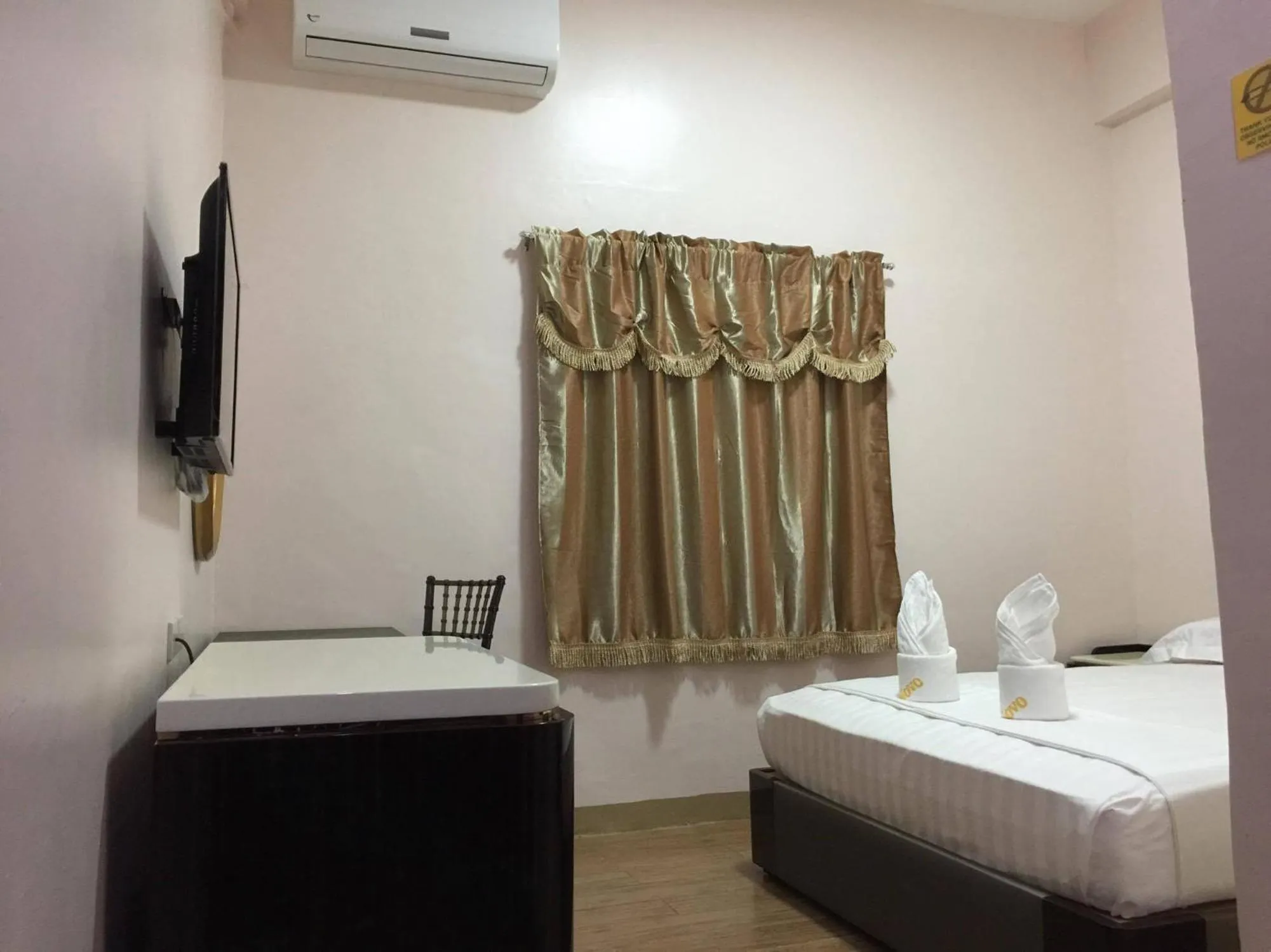 Bed in Meaco Royal Hotel - Lipa