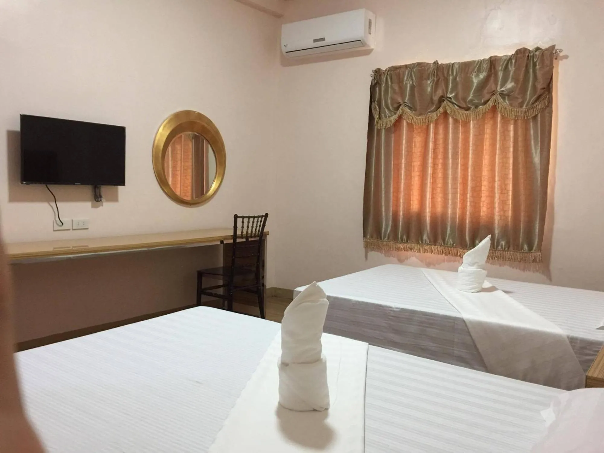 Bed in Meaco Royal Hotel - Lipa