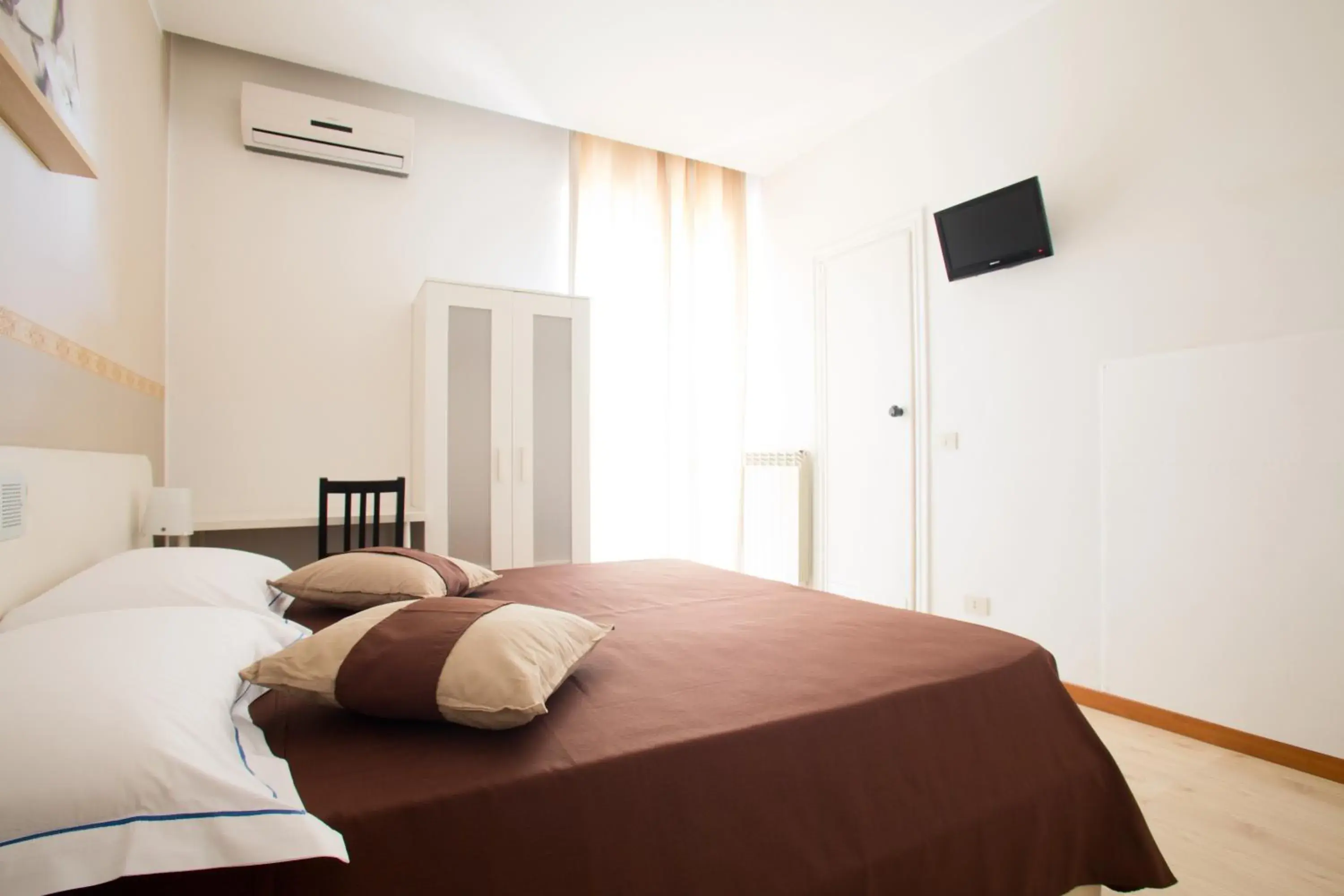 TV and multimedia, Bed in Hotel Indipendenza TV and multimedia, Bed in Hotel Indipendenza